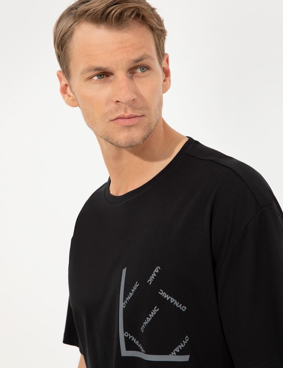 Siyah Comfort Fit Dynamic Baskılı Bisiklet Yaka Tişört