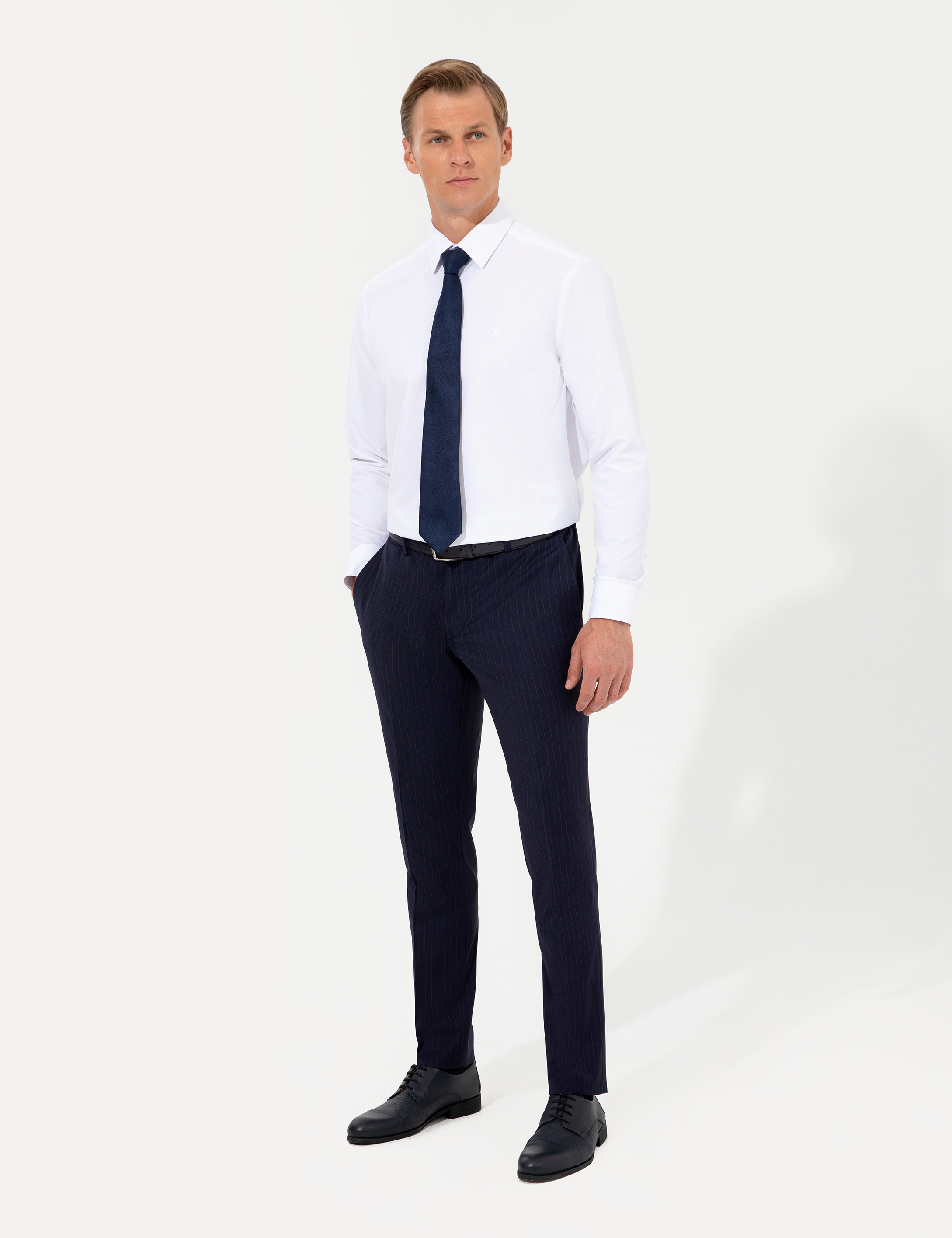 Beyaz Regular Fit Uzun Kollu Klasik Gömlek - Image 4