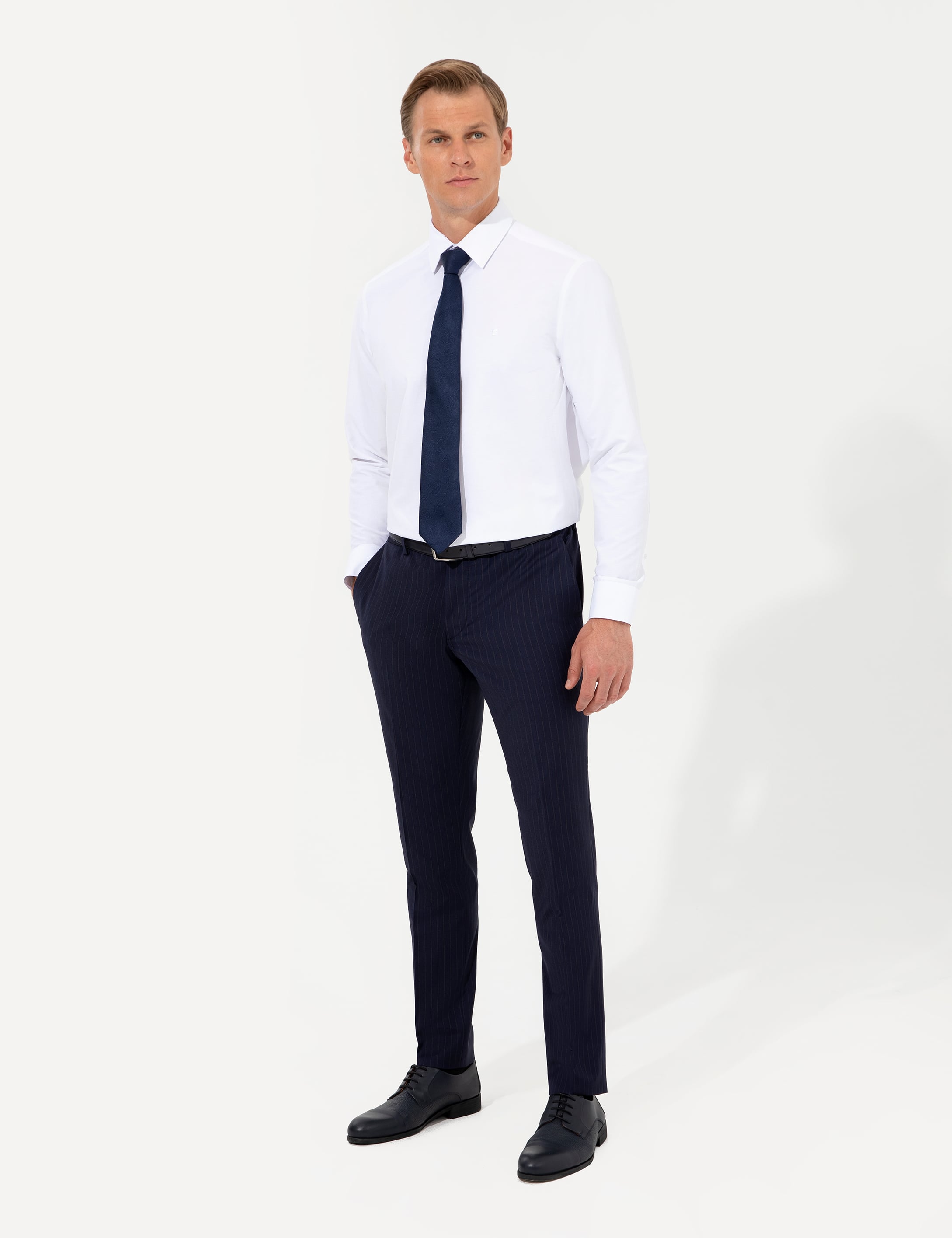 Beyaz Regular Fit Uzun Kollu Klasik Gömlek