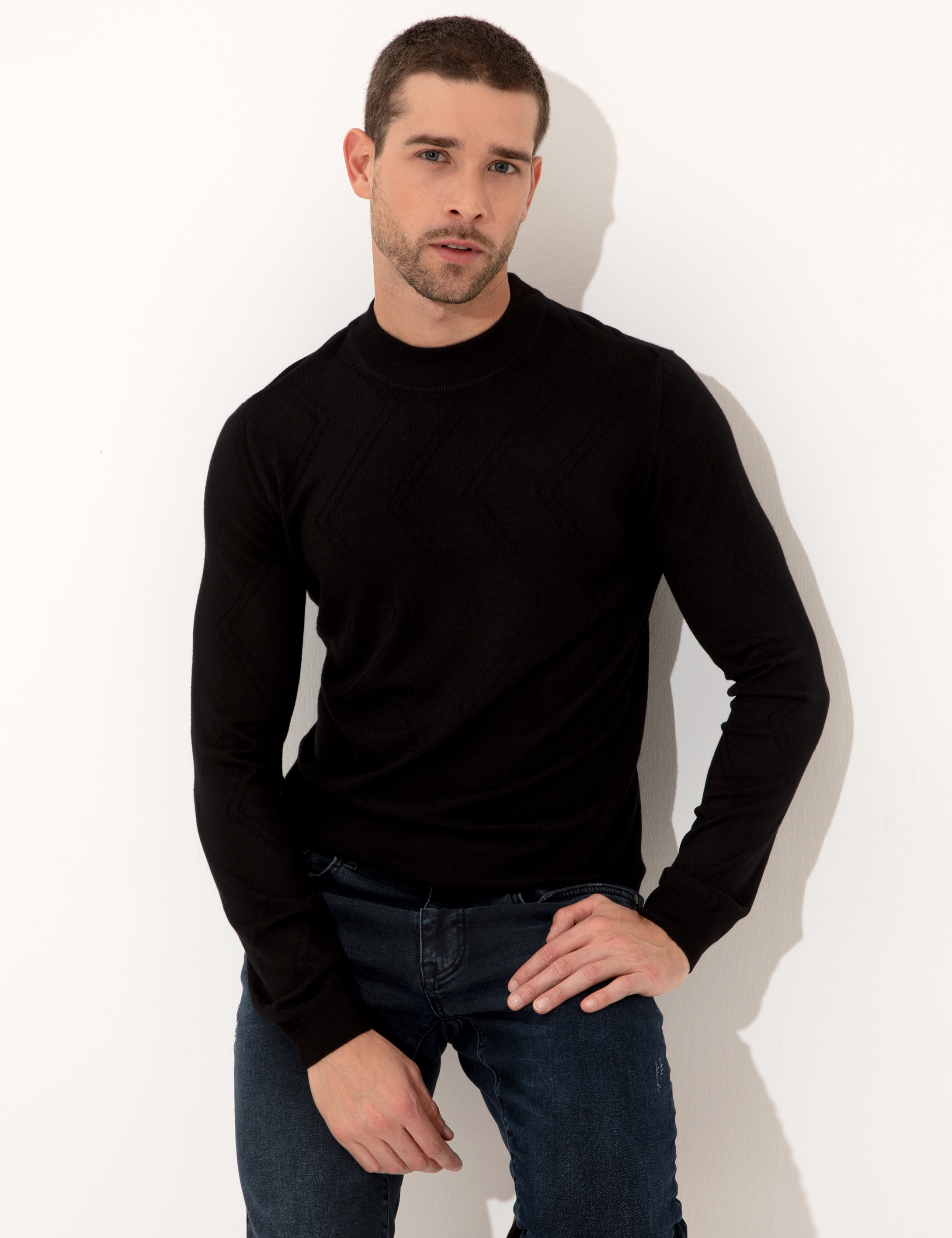 Siyah Slim Fit Çeyrek Yaka Triko Kazak - Image 1