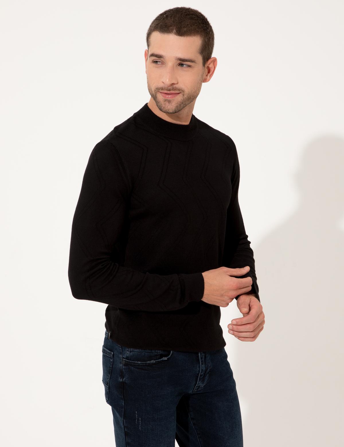 Siyah Slim Fit Çeyrek Yaka Triko Kazak - 50241453017