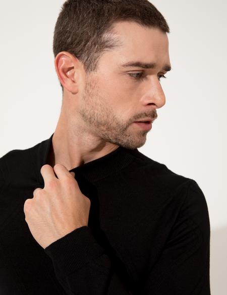 Siyah Slim Fit Çeyrek Yaka Triko Kazak - 50241453017