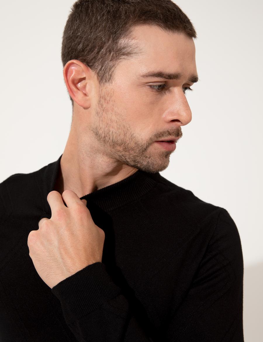 Siyah Slim Fit Çeyrek Yaka Triko Kazak