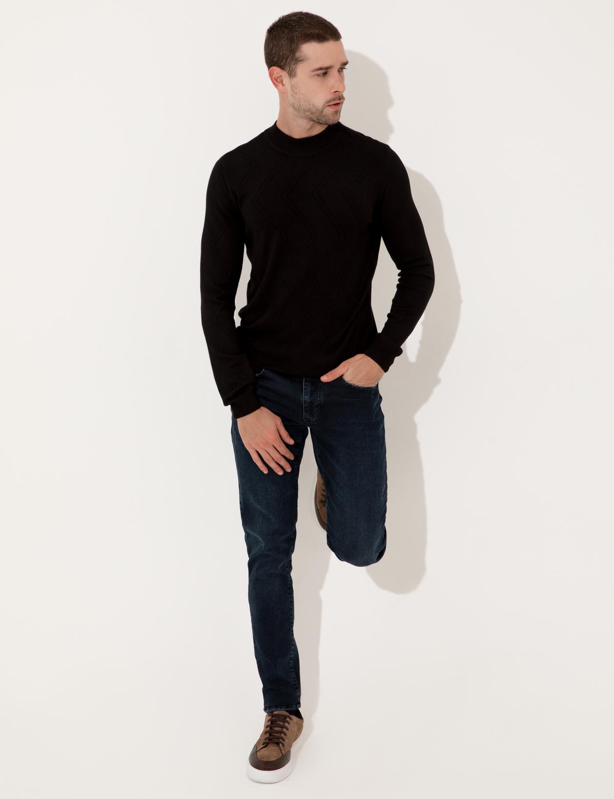 Siyah Slim Fit Çeyrek Yaka Triko Kazak - 50241453017