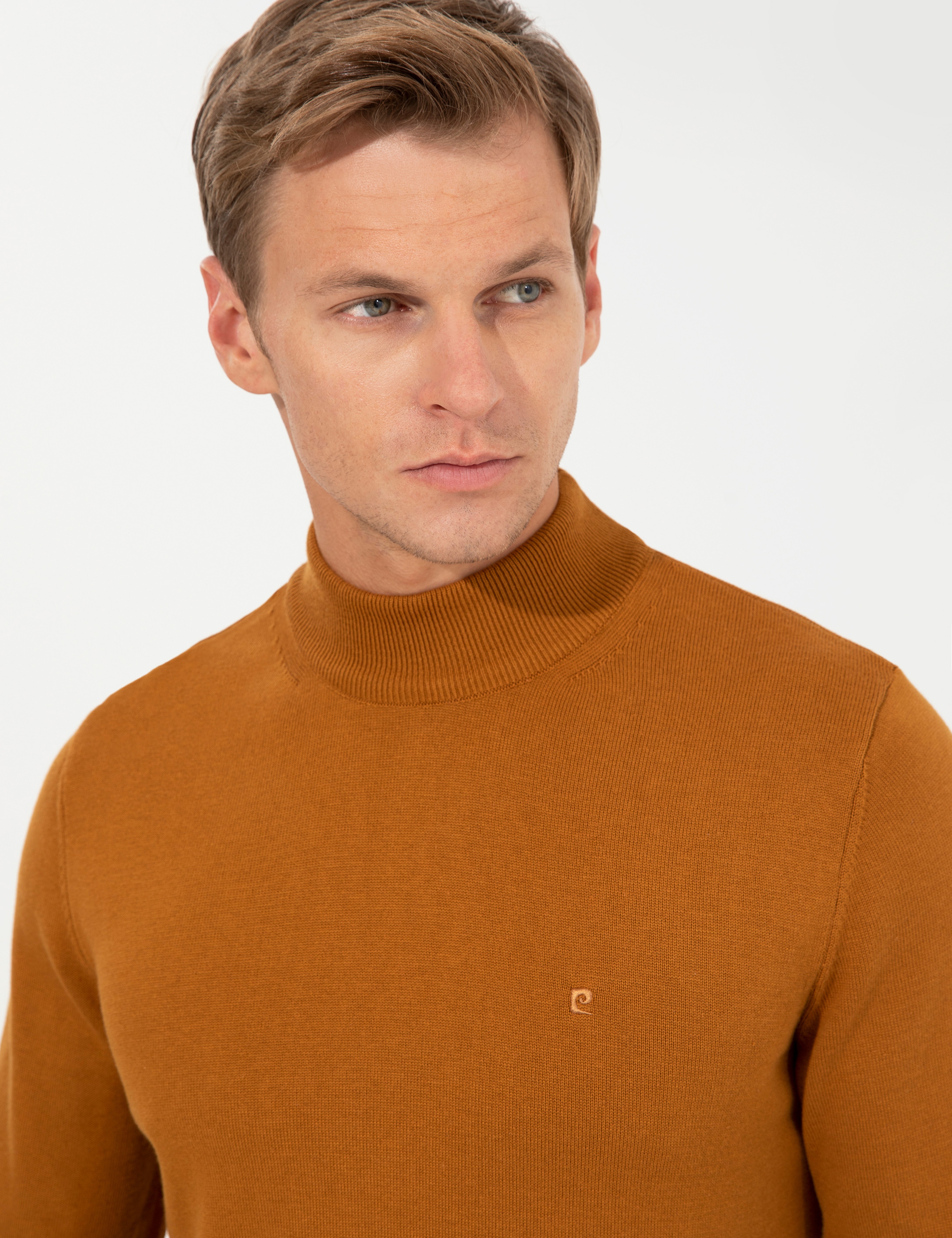 Kahverengi Slim Fit Yarım Balıkçı Yaka Basic Triko Kazak - Image 1