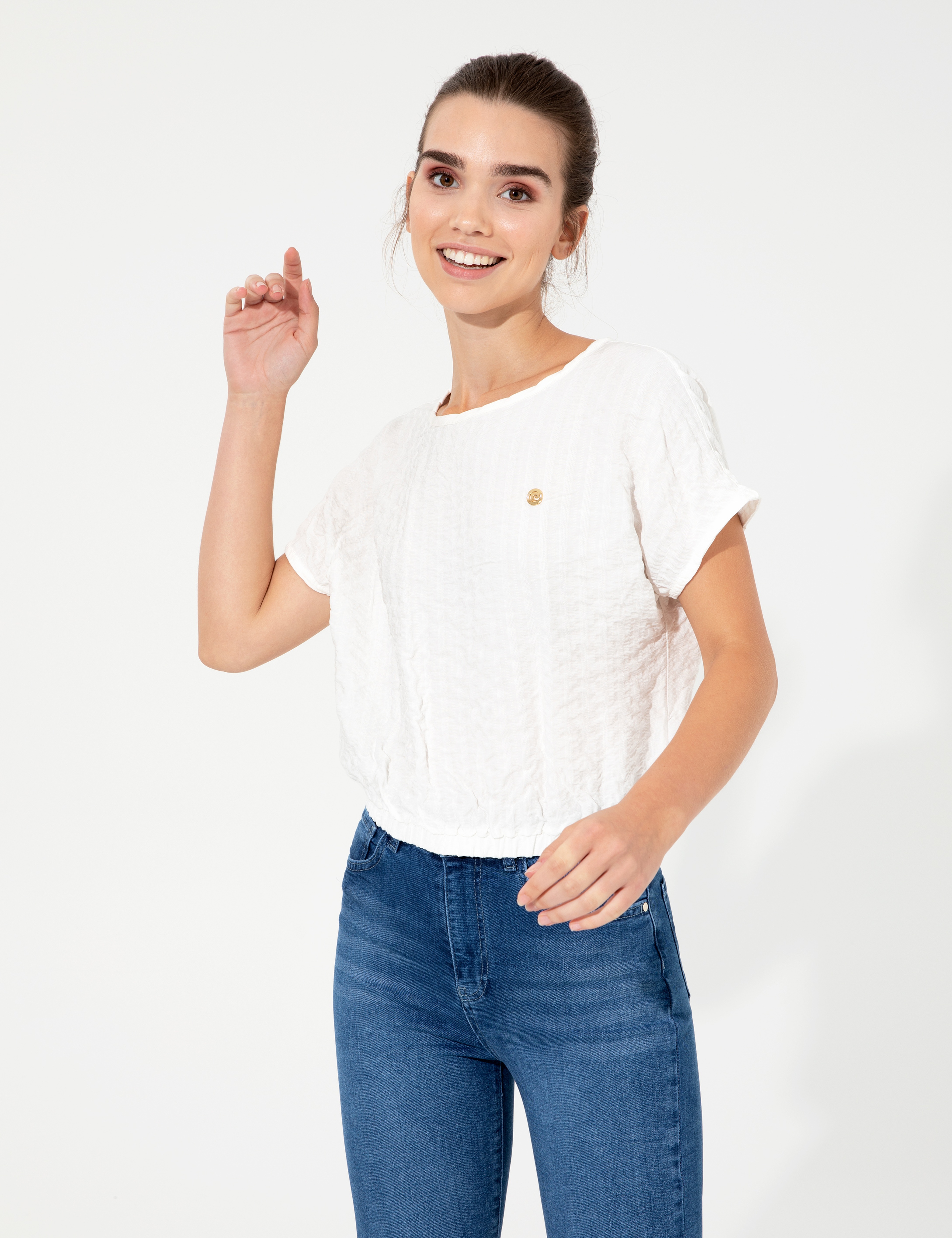 Beyaz Crop Top Kısa Kollu Bluz - Image 3