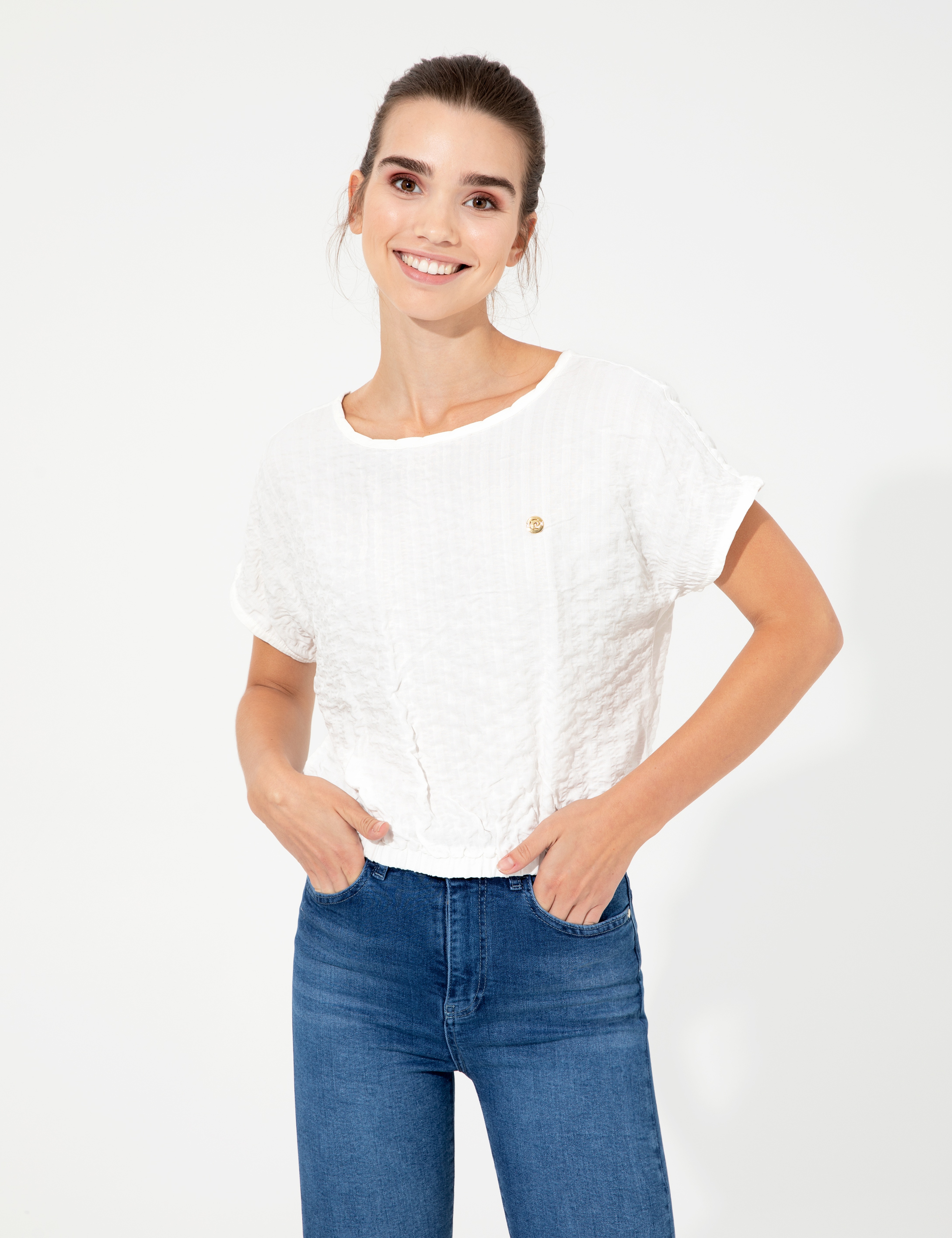 Beyaz Crop Top Kısa Kollu Bluz - Image 1
