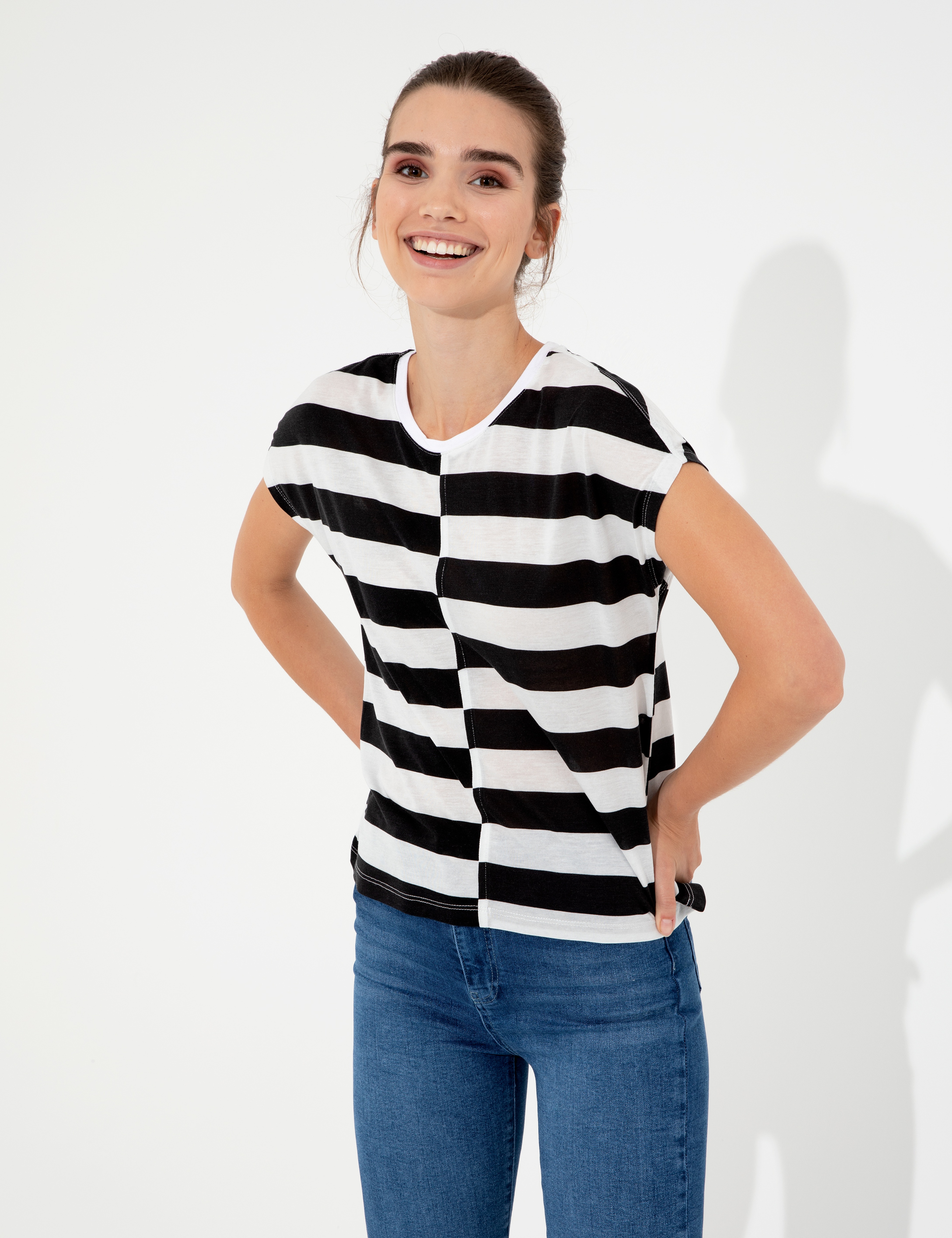 Siyah Comfort Fit Tişört - Image 2