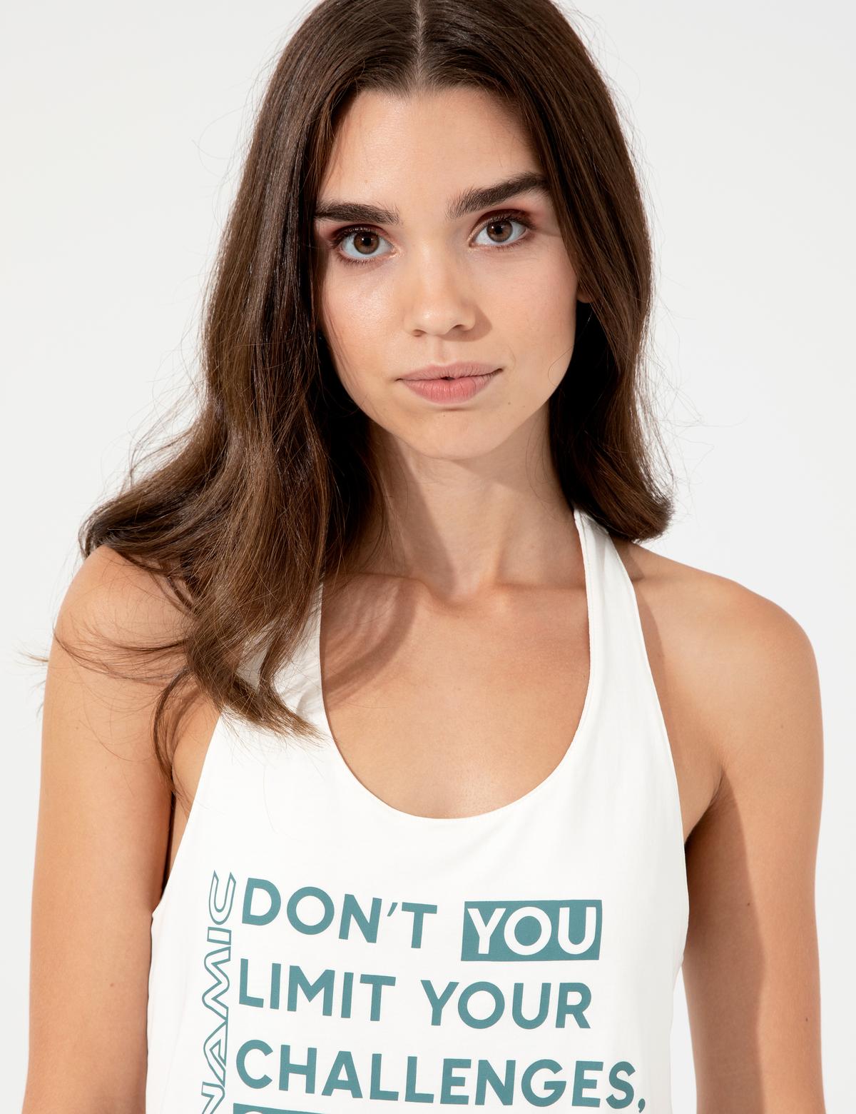 Beyaz Kolsuz Tişört - 50250519009