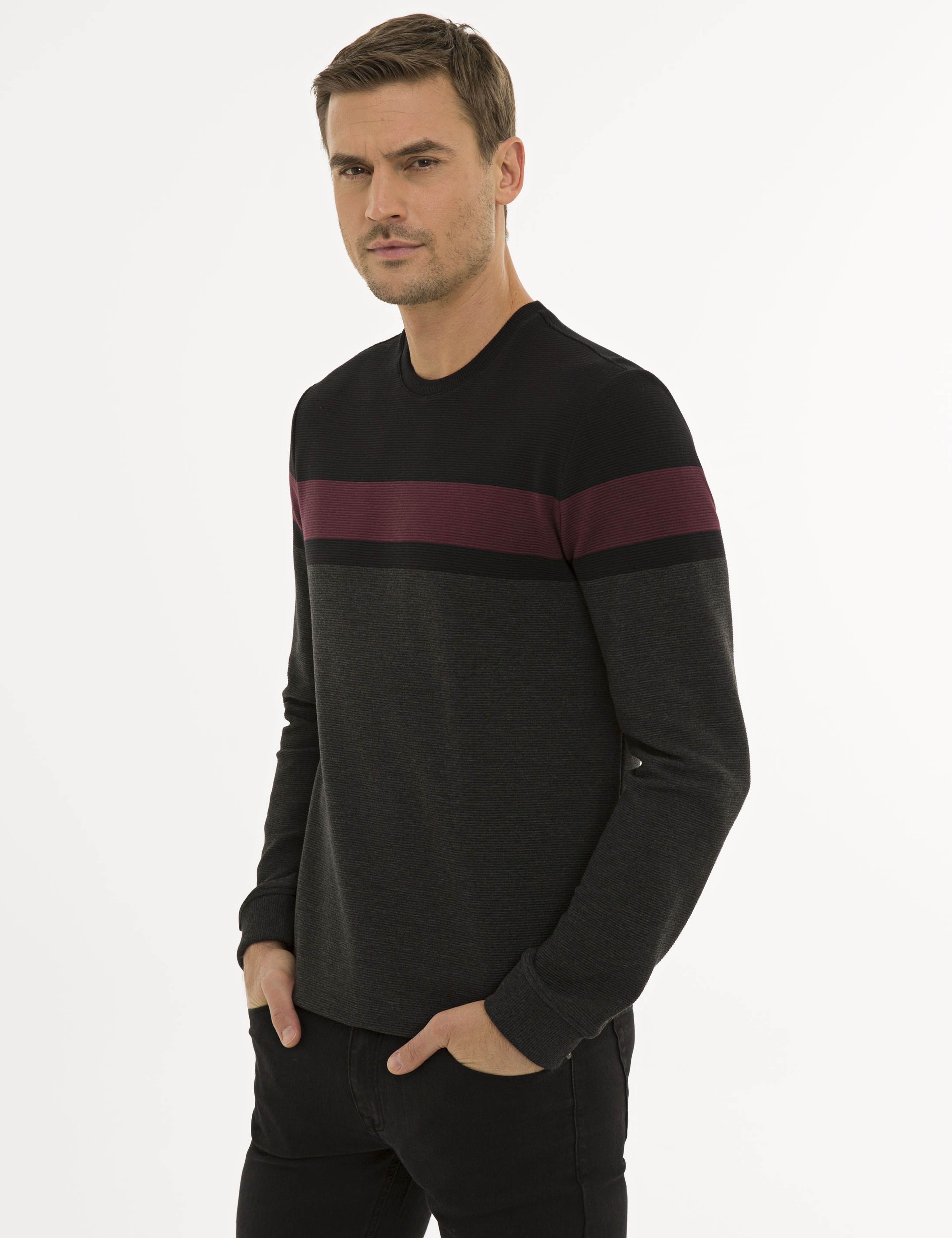Siyah Standart Fit Sweatshirt