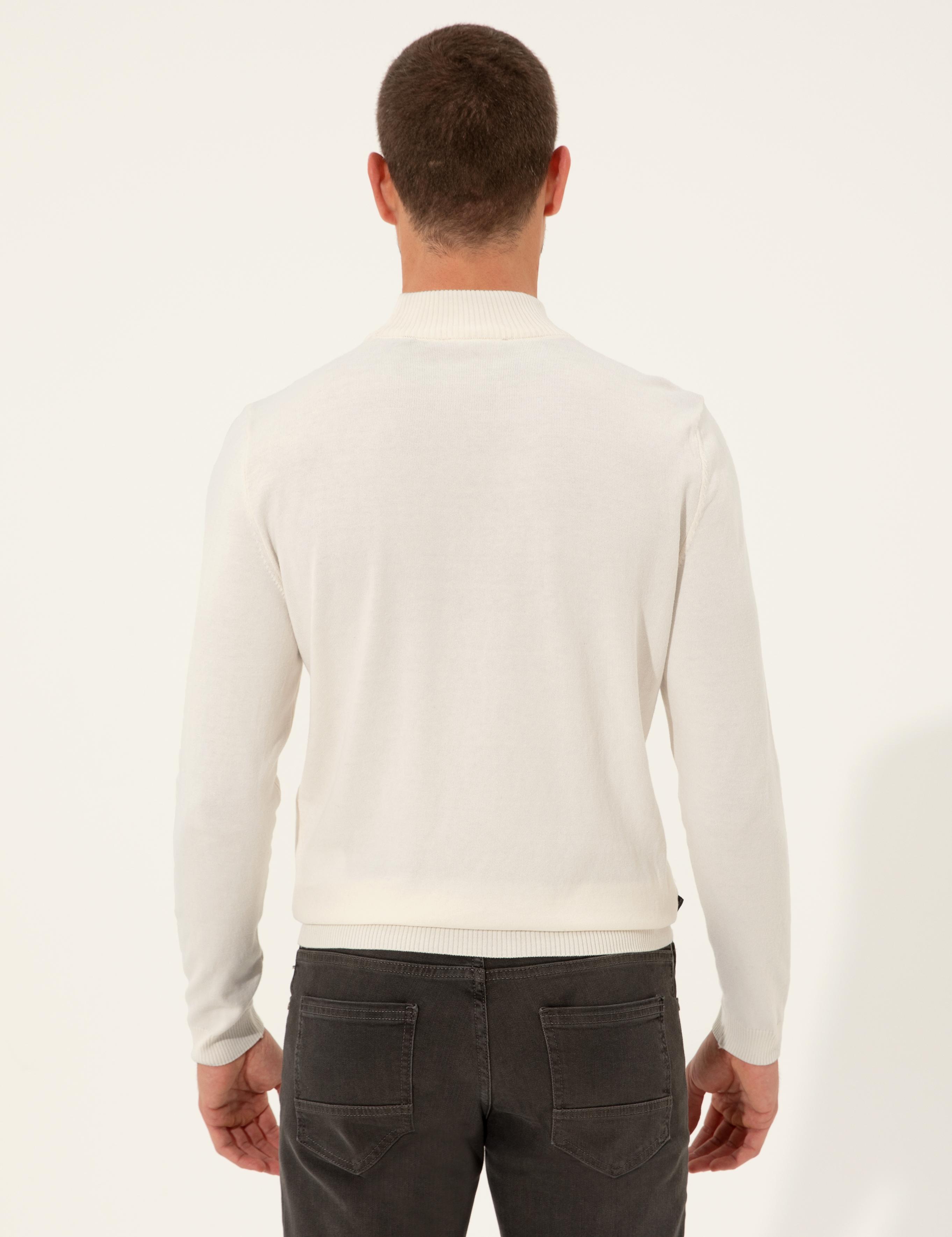 Krem Slim Fit Yarım Balıkçı Yaka Triko Kazak