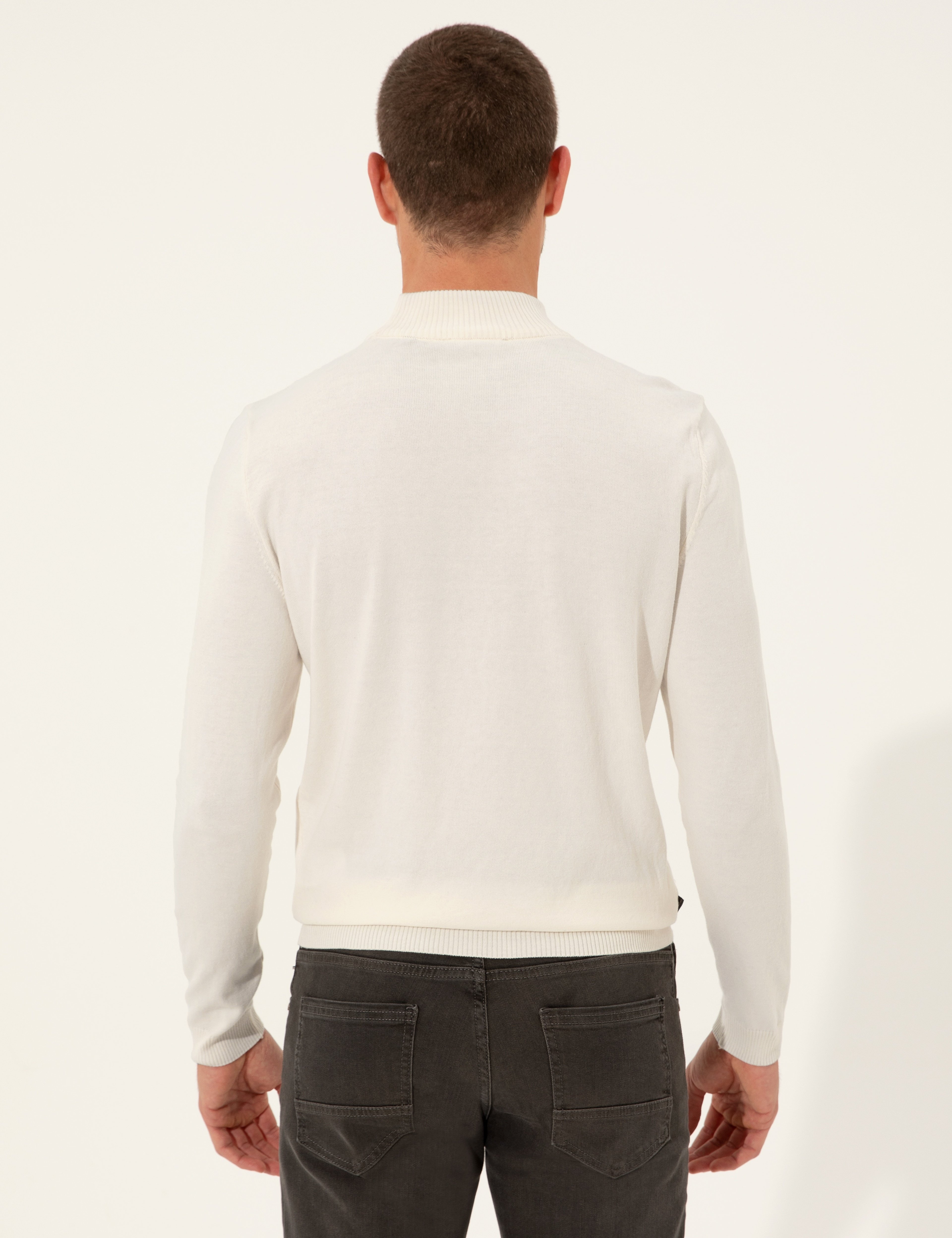 Krem Slim Fit Yarım Balıkçı Yaka Triko Kazak