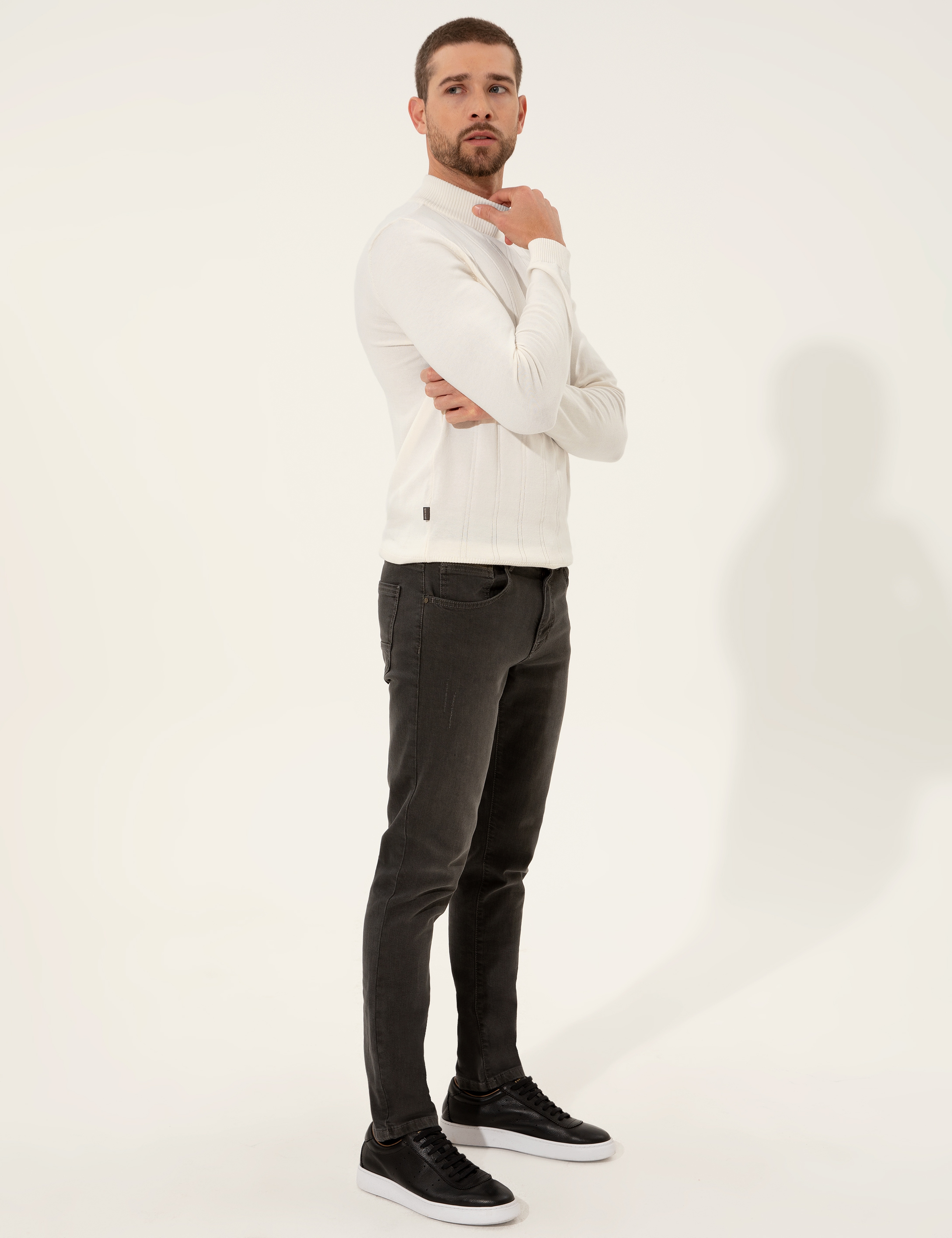 Krem Slim Fit Yarım Balıkçı Yaka Triko Kazak