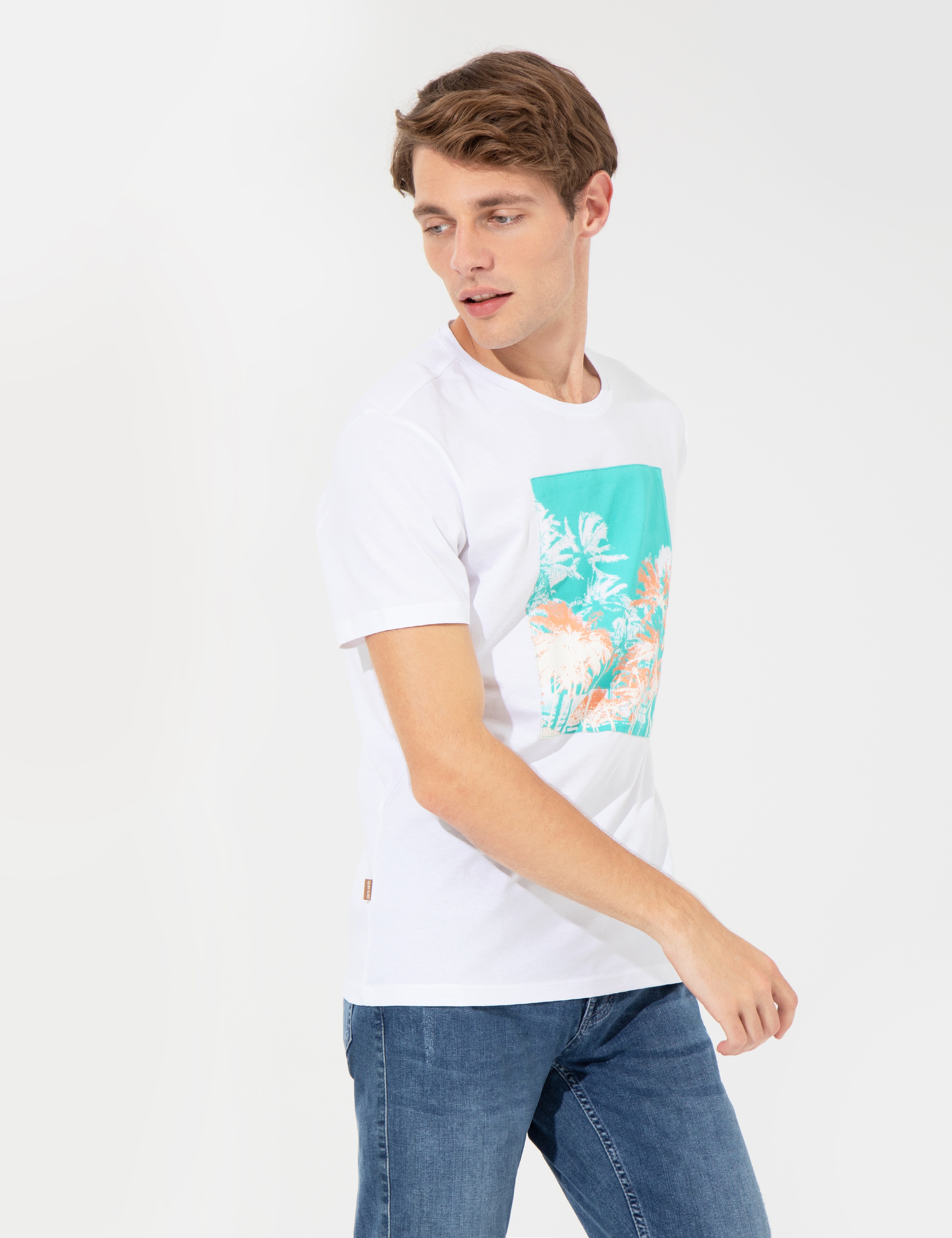 Beyaz Slim Fit Baskılı Bisiklet Yaka Tişört