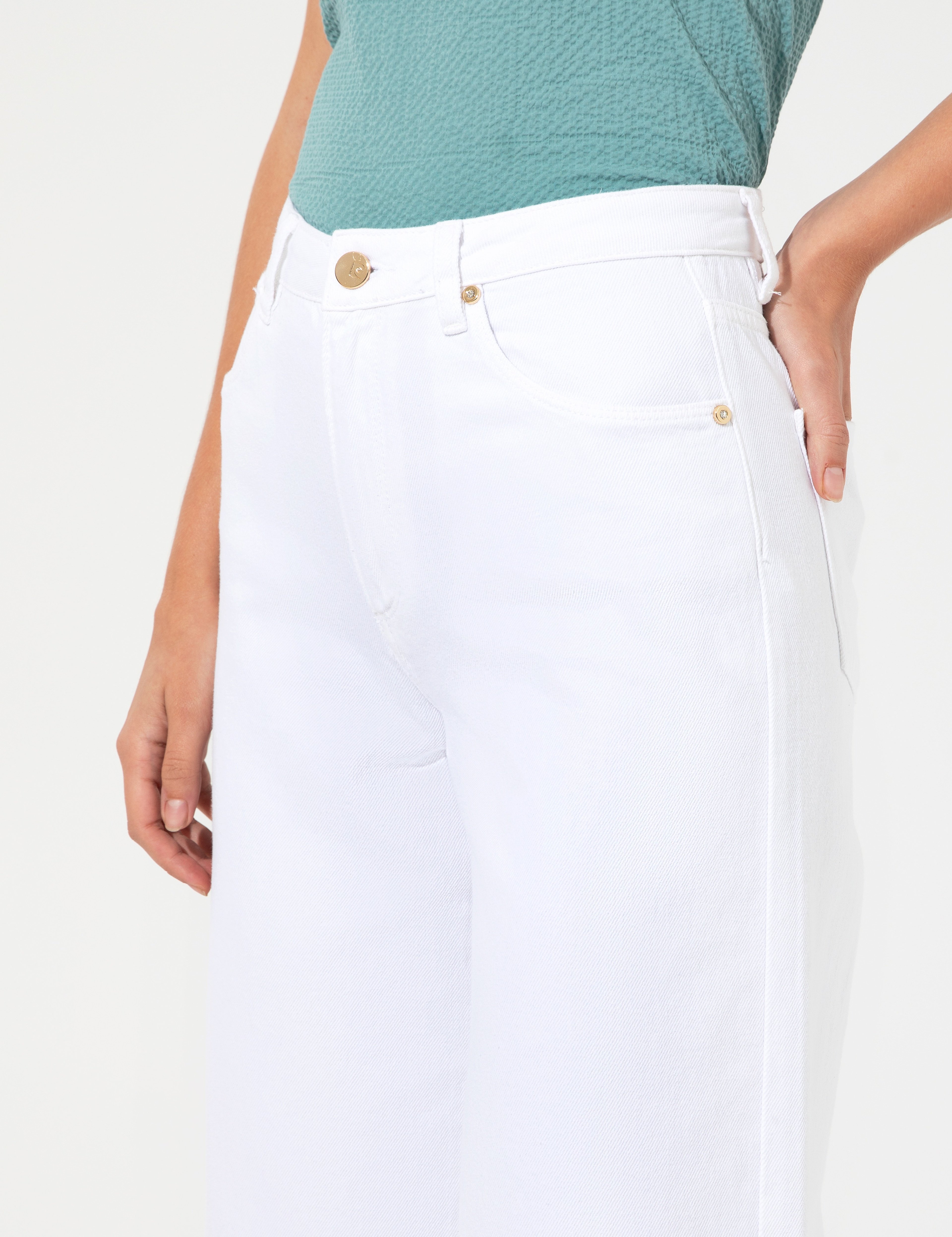 Beyaz Flare Cropped Kanvas Pantolon - Image 6