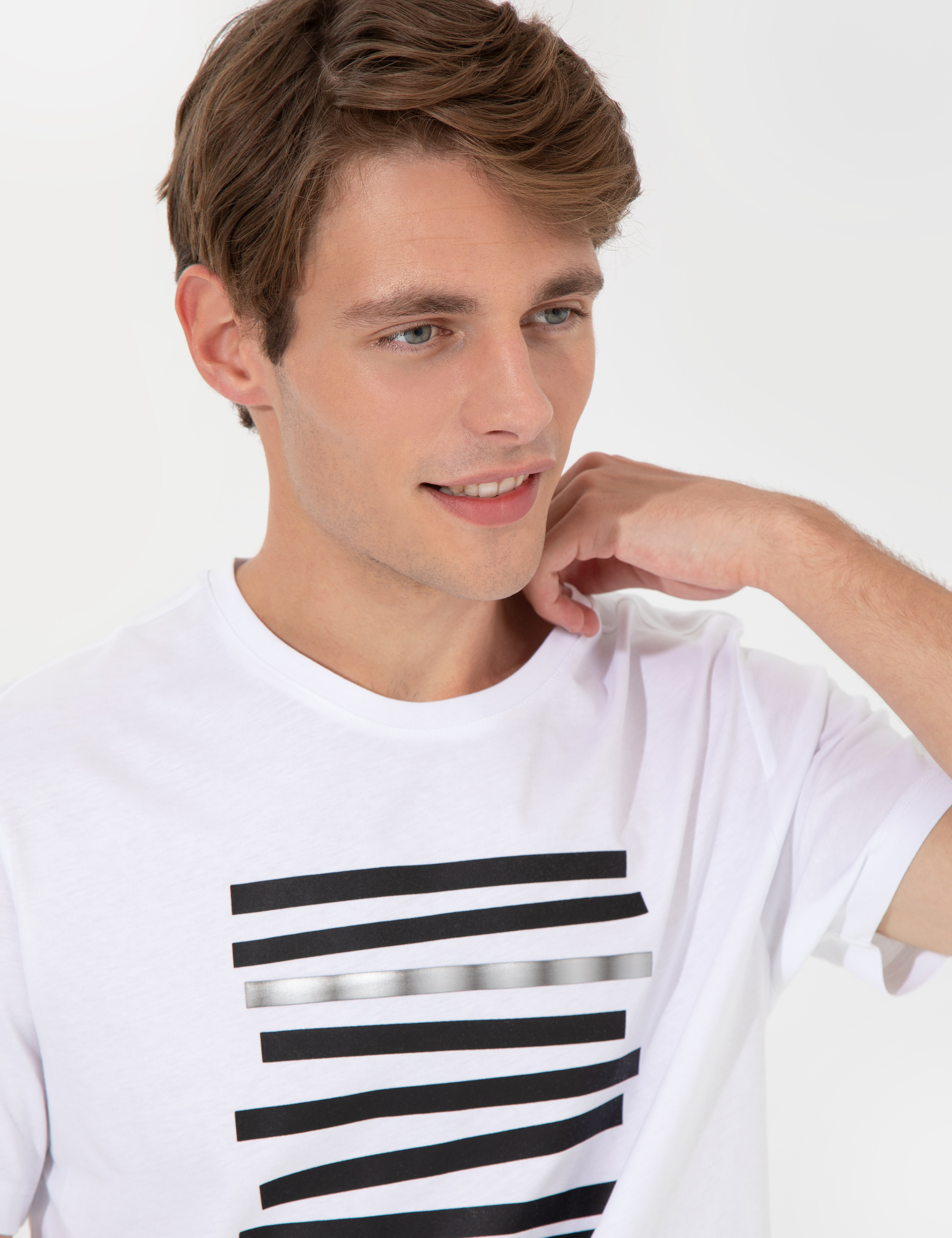 Beyaz Slim Fit Bisiklet Yaka Tişört - Image 2