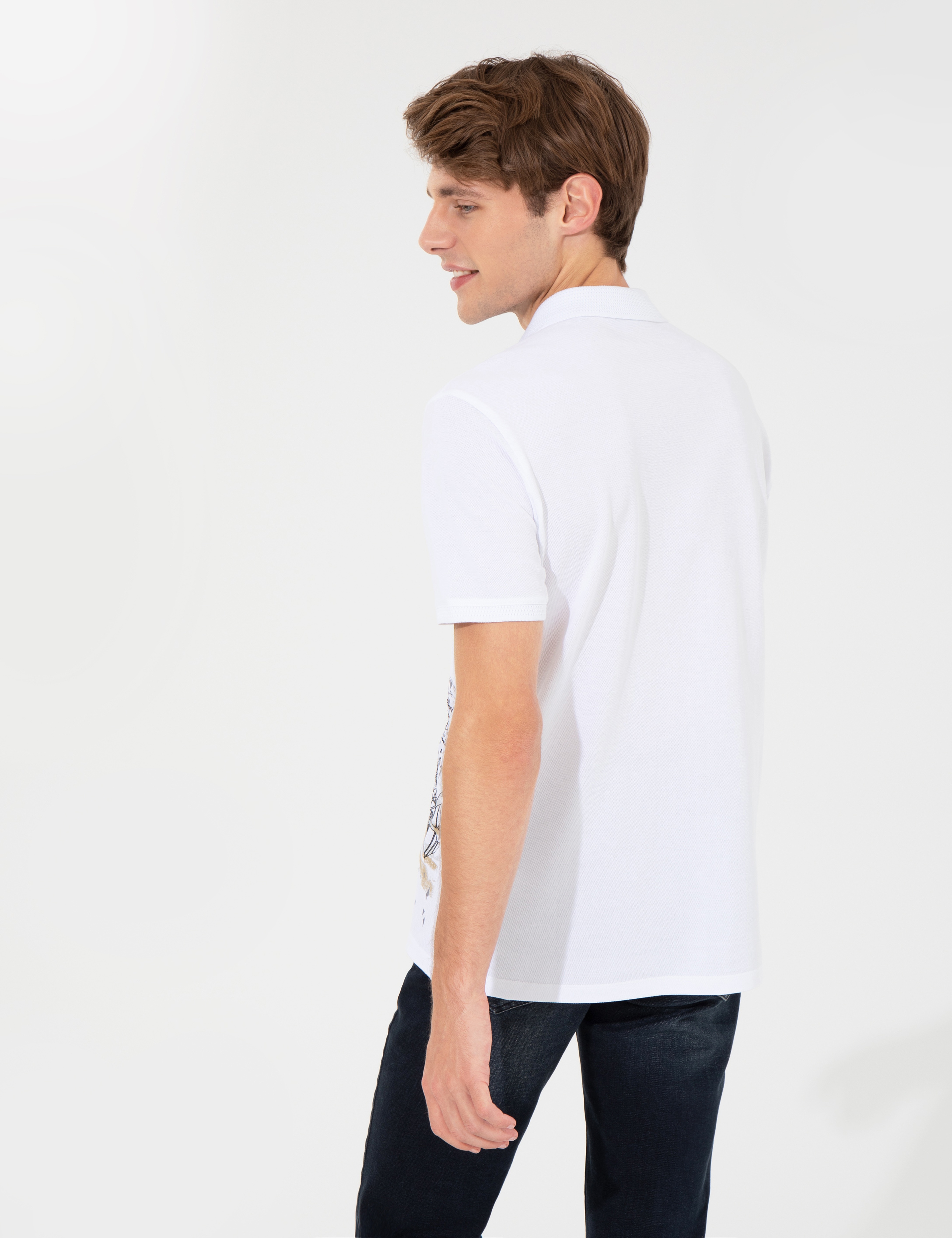 Beyaz Slim Fit Fermuarlı Polo Yaka Tişört