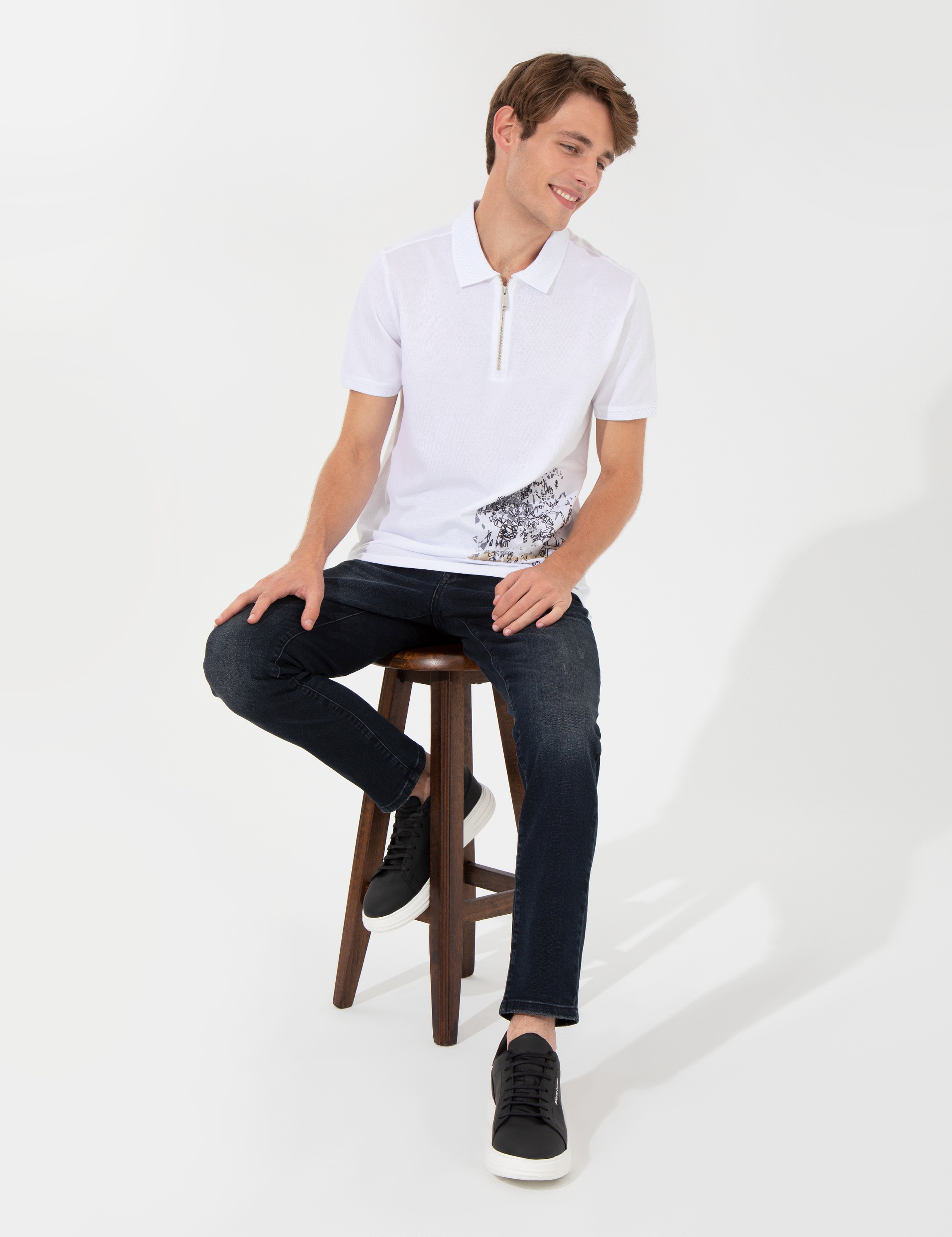 Beyaz Slim Fit Fermuarlı Polo Yaka Tişört