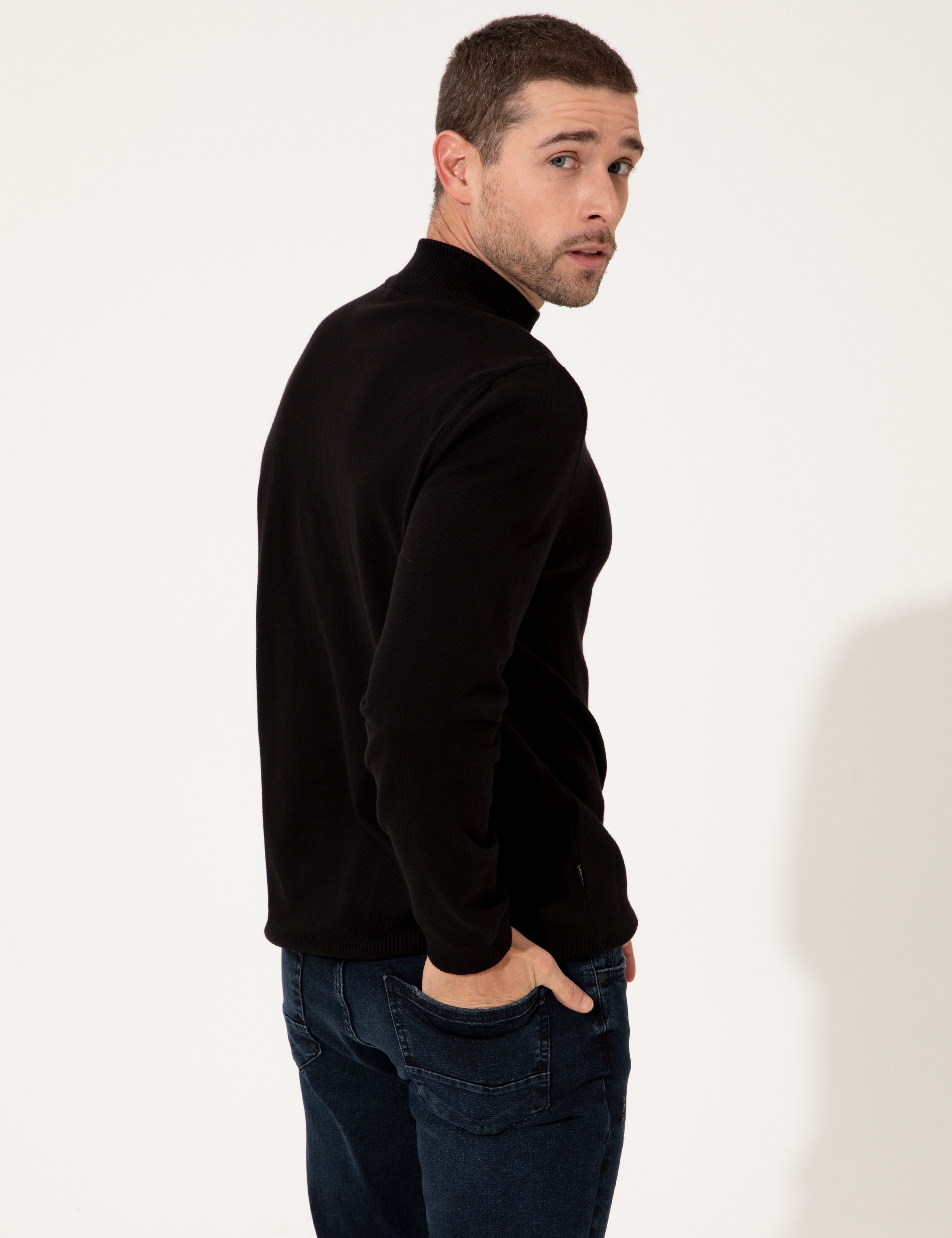 Siyah Slim Fit Yarım Balıkçı Yaka Triko Kazak - Image 5