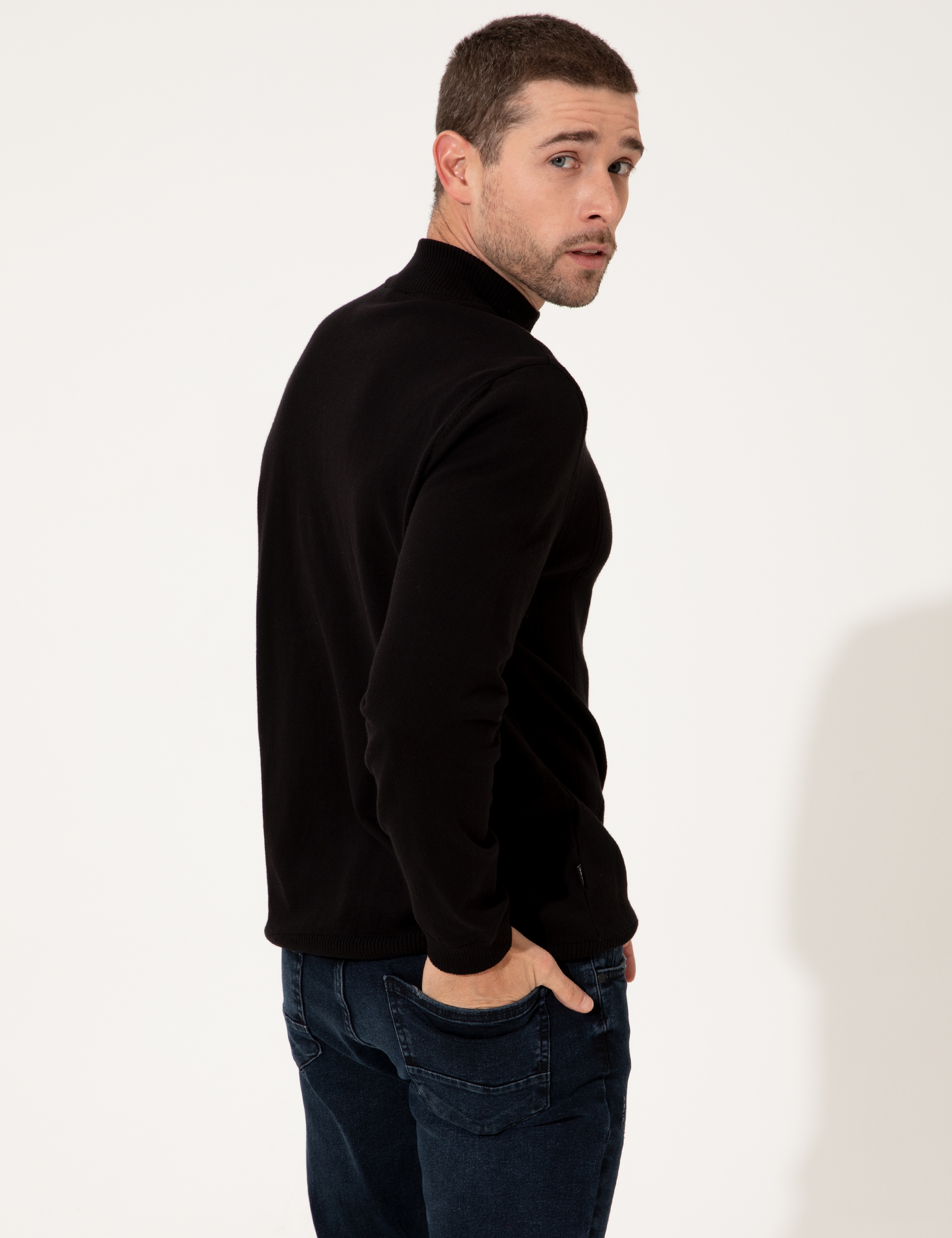 Siyah Slim Fit Yarım Balıkçı Yaka Triko Kazak