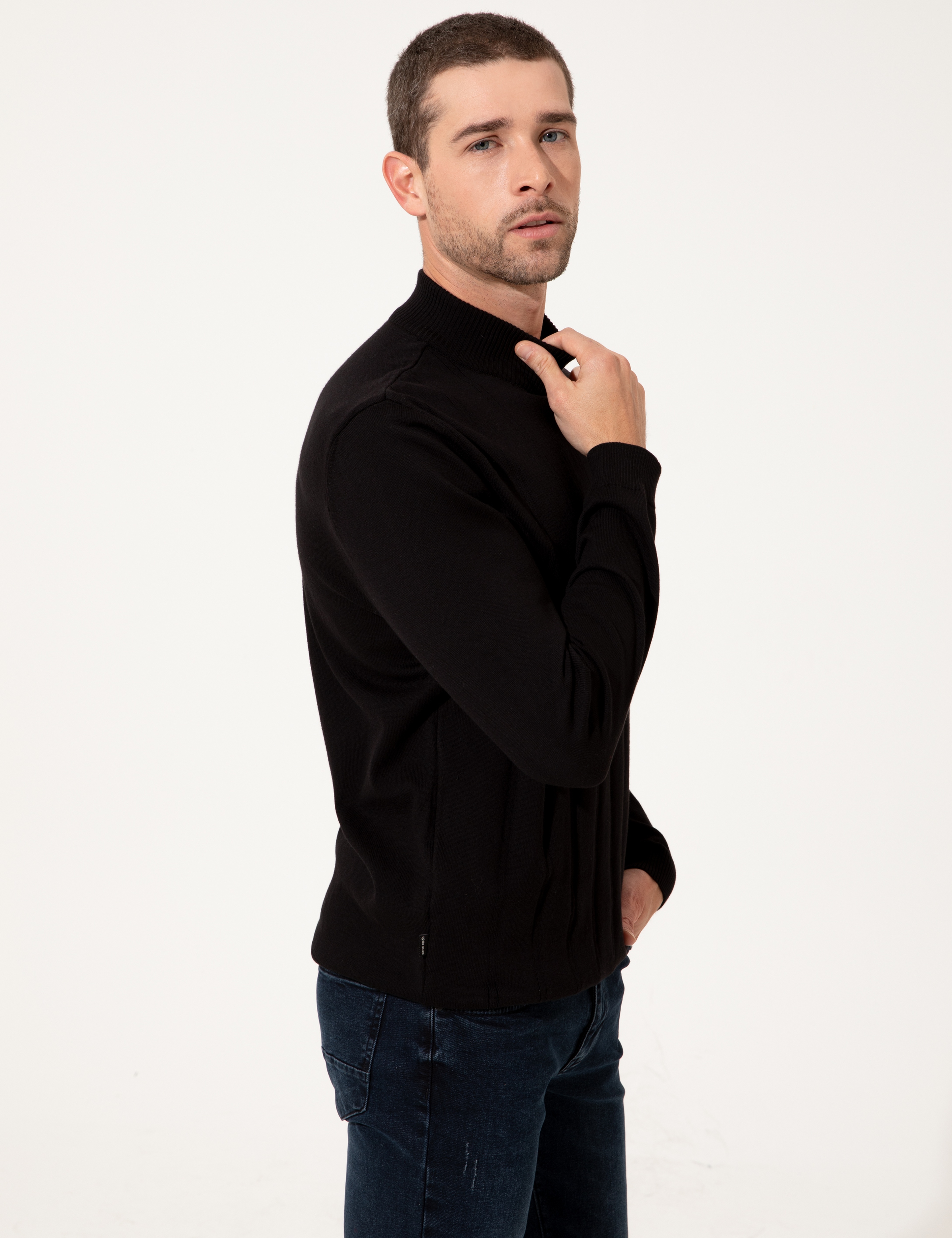 Siyah Slim Fit Yarım Balıkçı Yaka Triko Kazak - Image 4