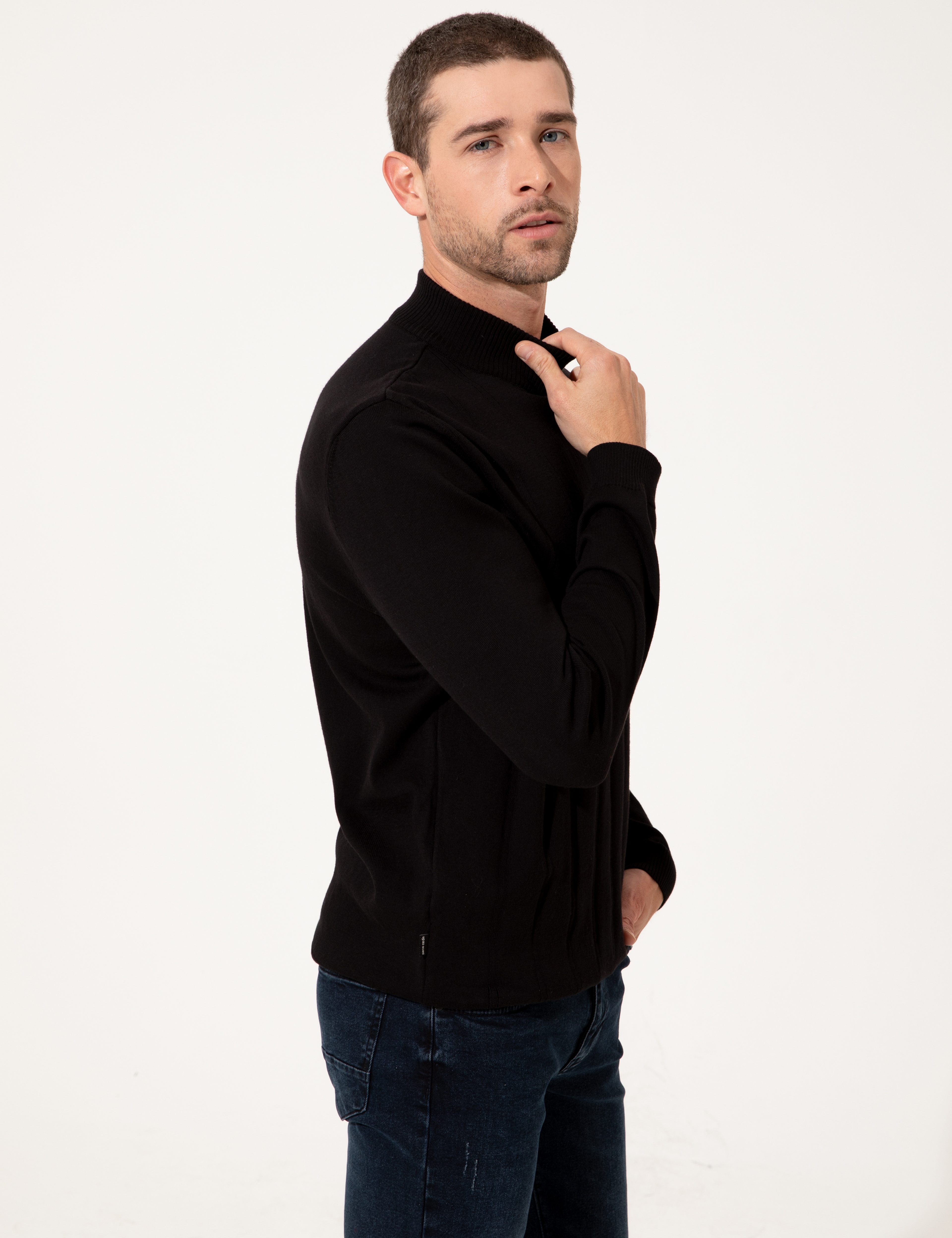 Siyah Slim Fit Yarım Balıkçı Yaka Triko Kazak