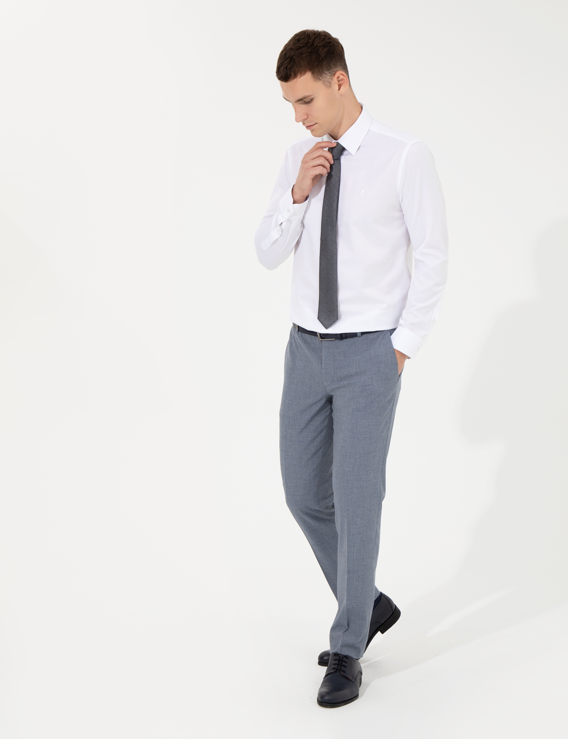 Beyaz Slim Fit Uzun Kollu Klasik Gömlek