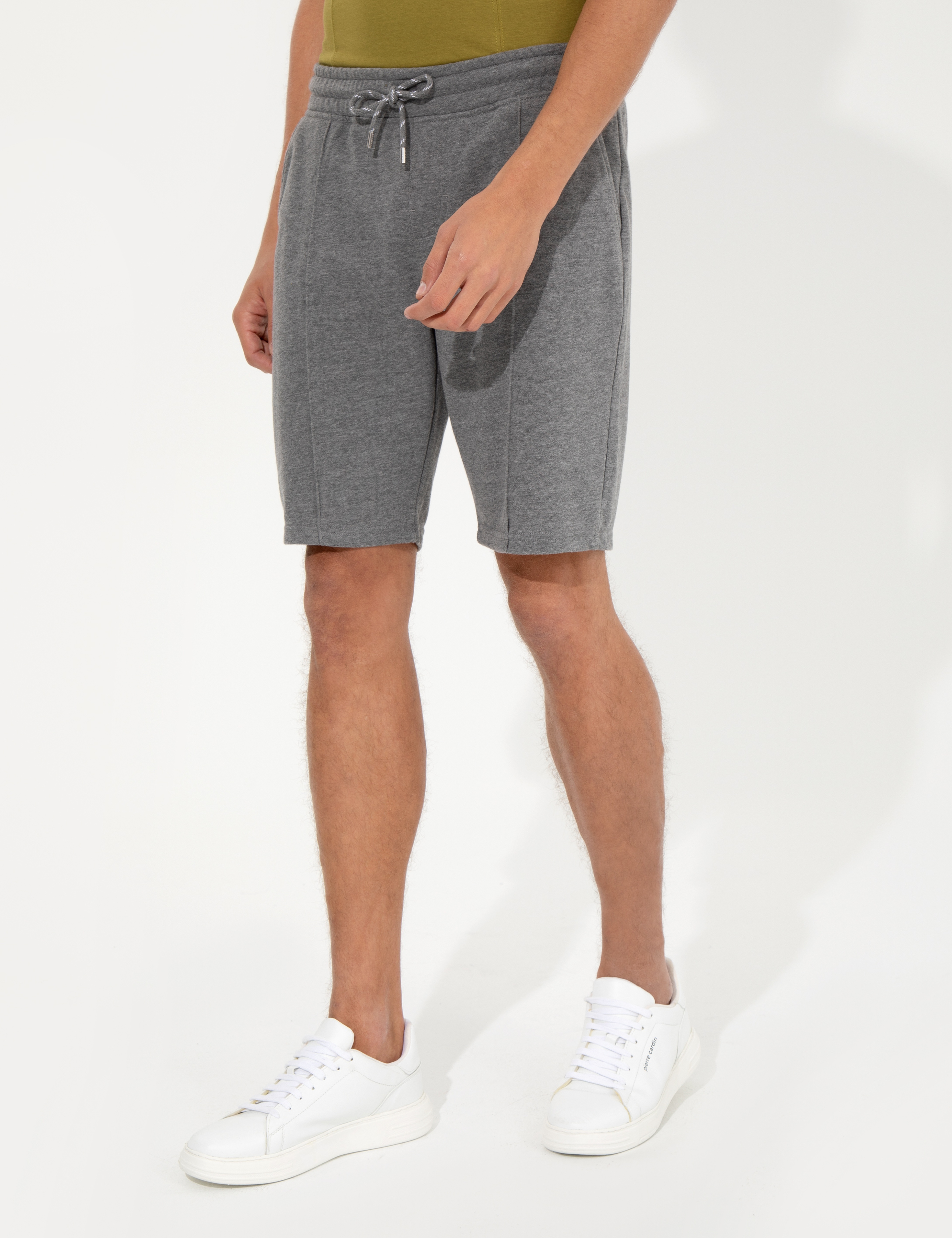 Gri Melanj Standart Fit Örme Şort - Image 2