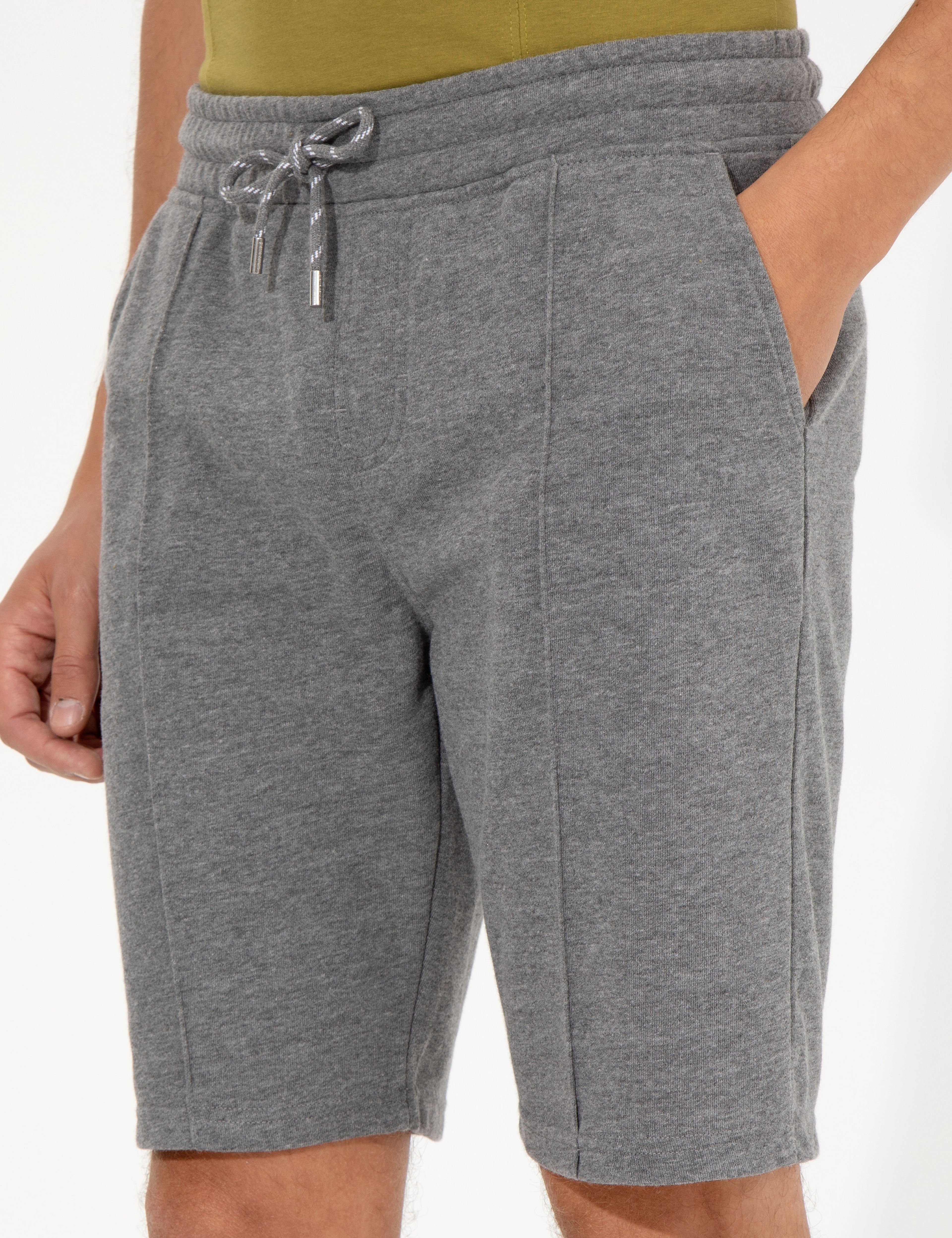 Gri Melanj Standart Fit Örme Şort - Image 6