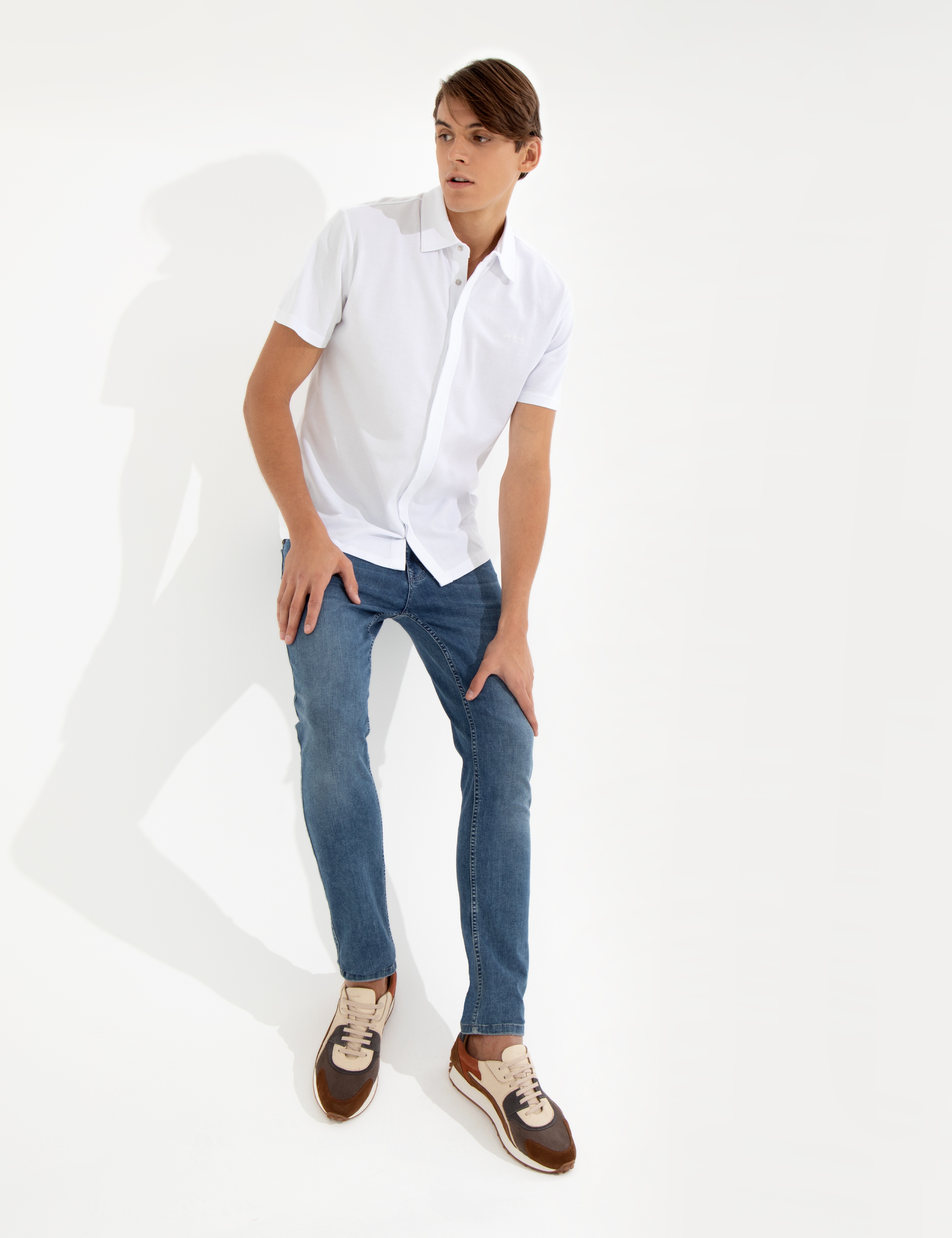 Beyaz Slim Fit Gömlek Yaka Tişört - Image 3