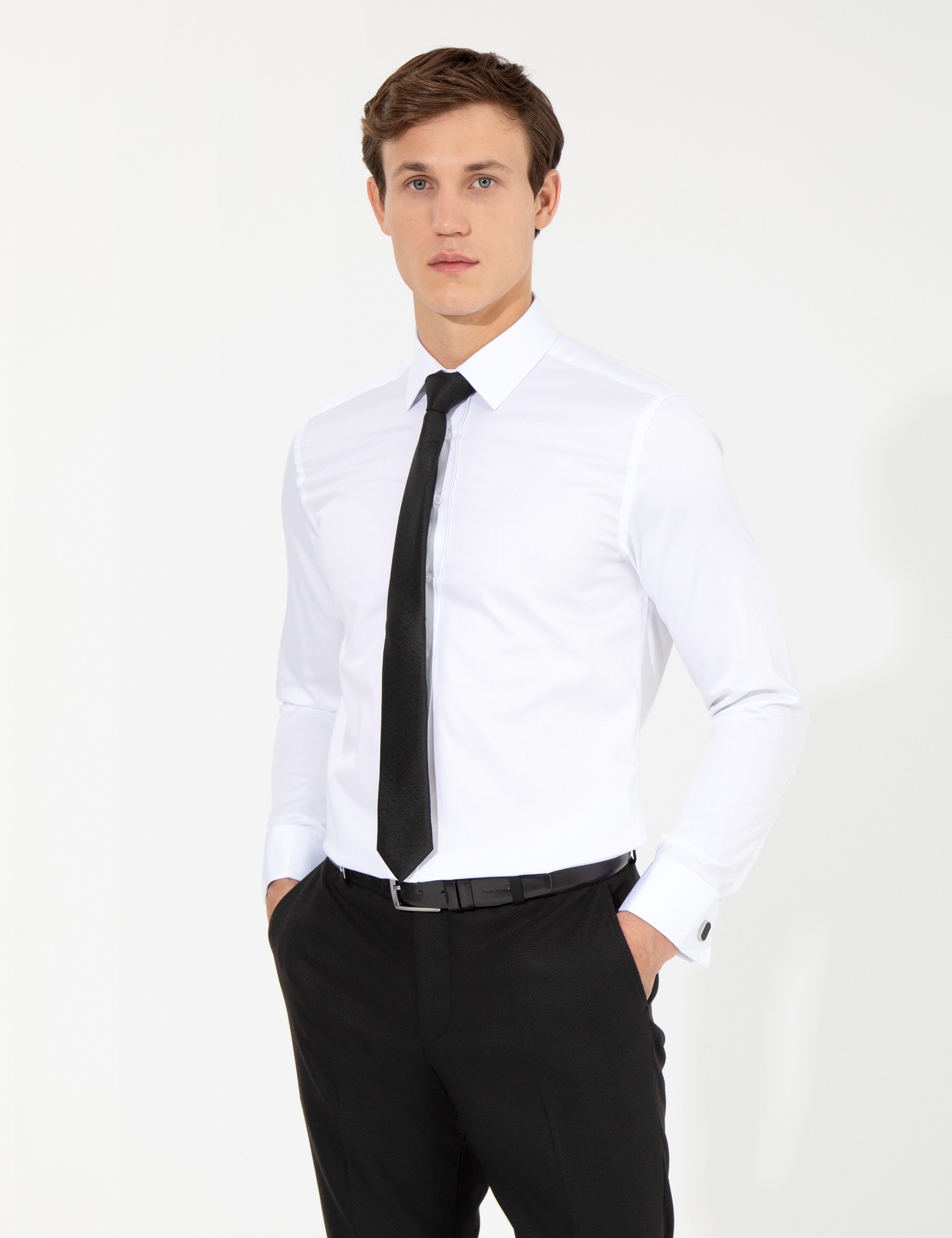 Beyaz Slim Fit Uzun Kollu Klasik Gömlek