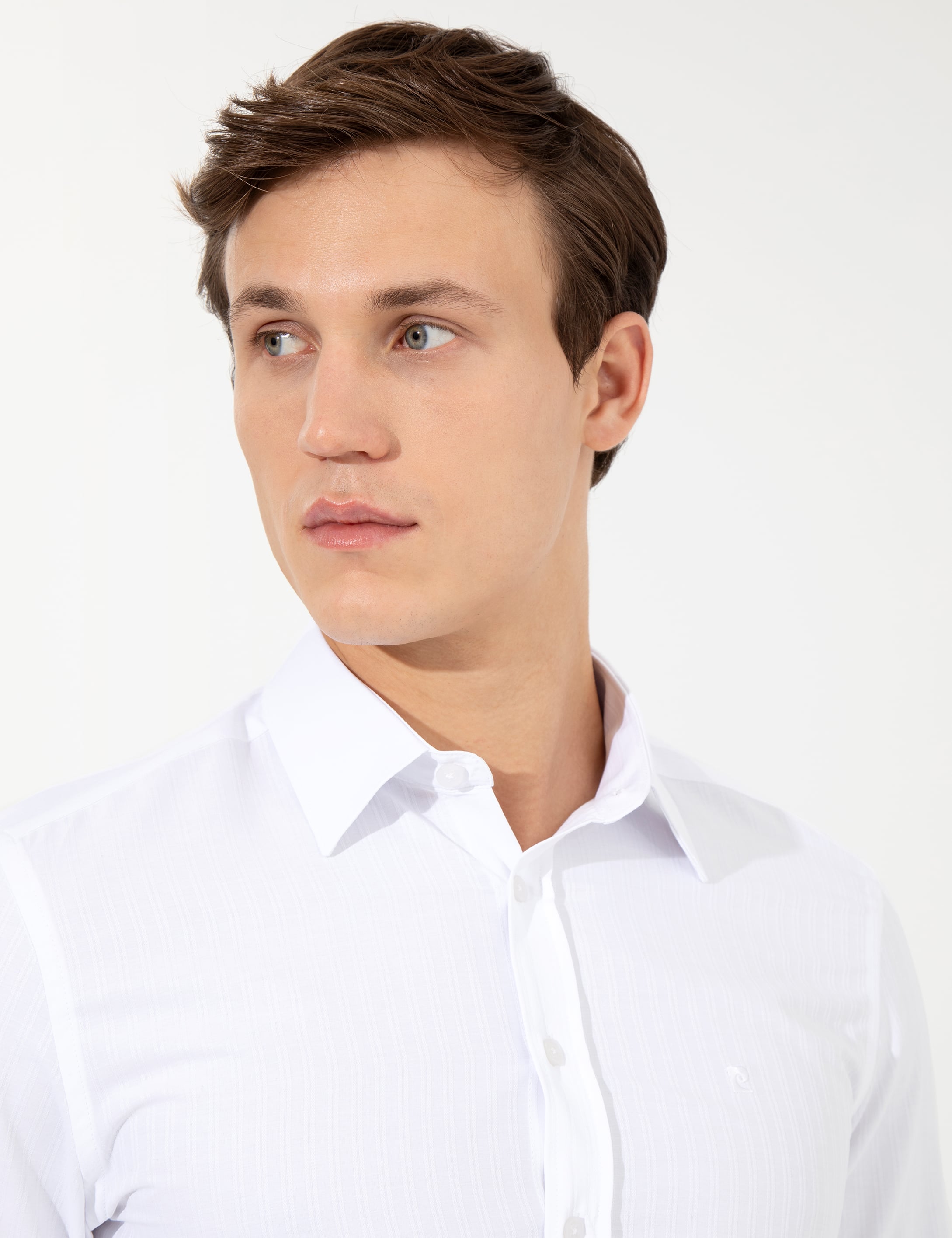 Beyaz Slim Fit Armürlü Klasik Gömlek