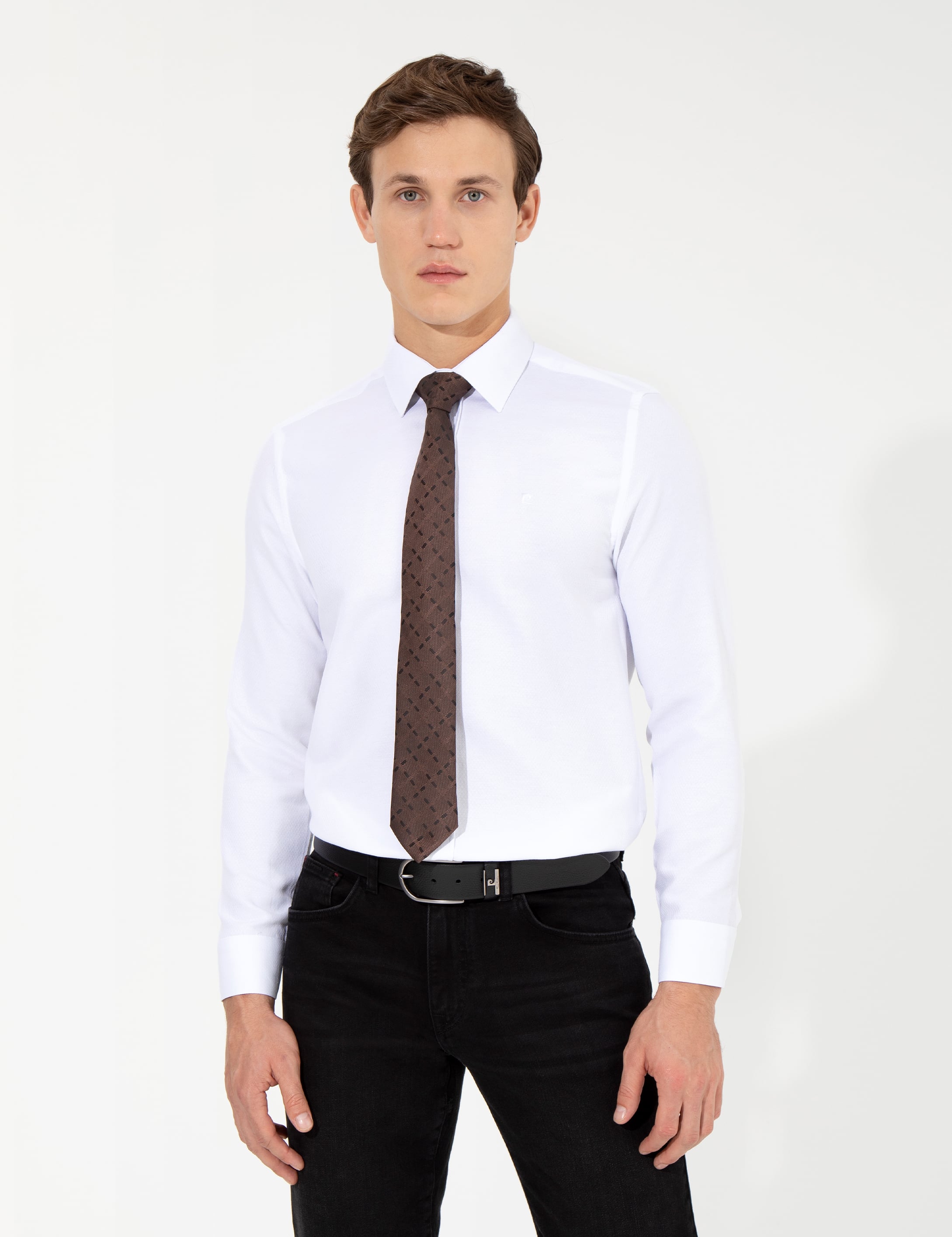 Beyaz Slim Fit Armürlü Uzun Kollu Gömlek
