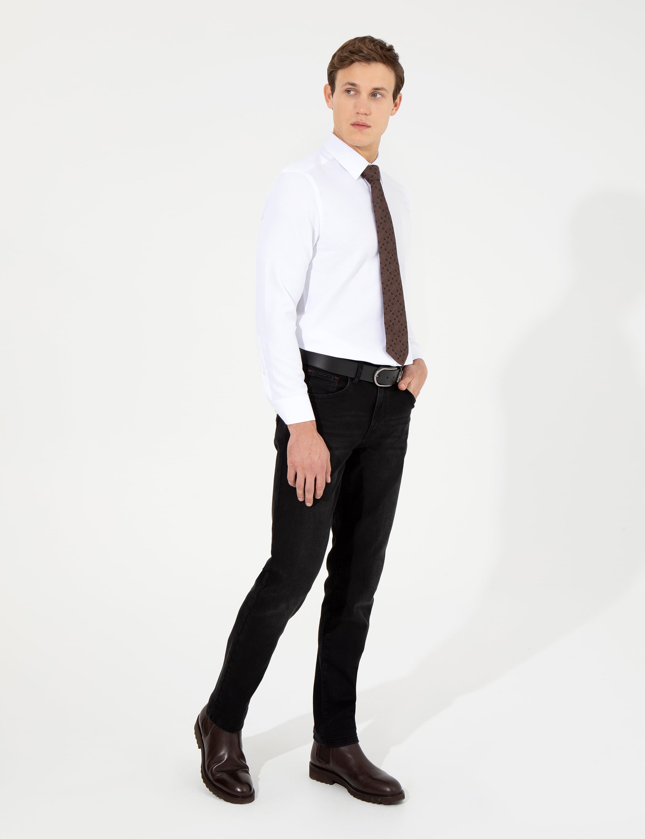 Beyaz Slim Fit Armürlü Uzun Kollu Gömlek