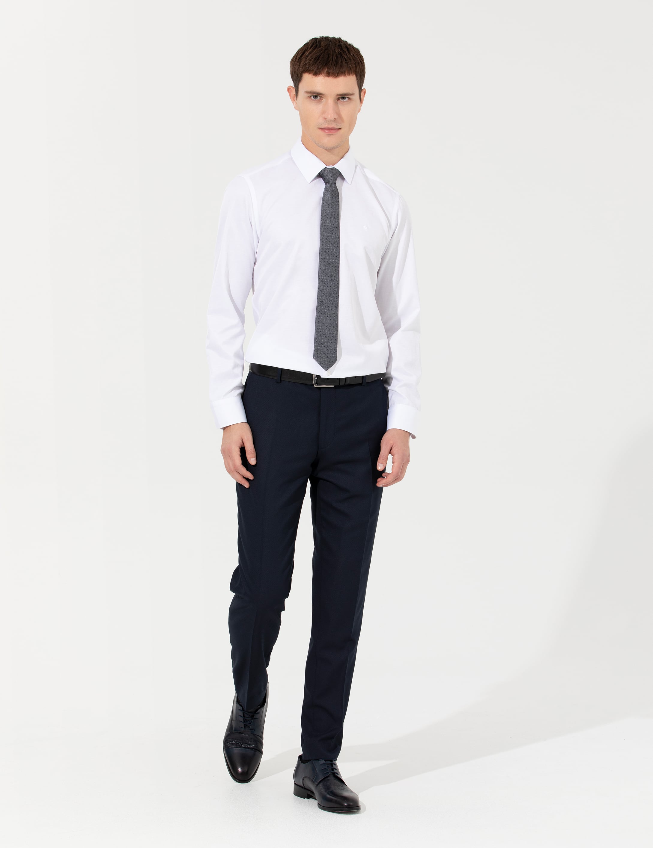 Beyaz Slim Fit Uzun Kollu Basic Gömlek
