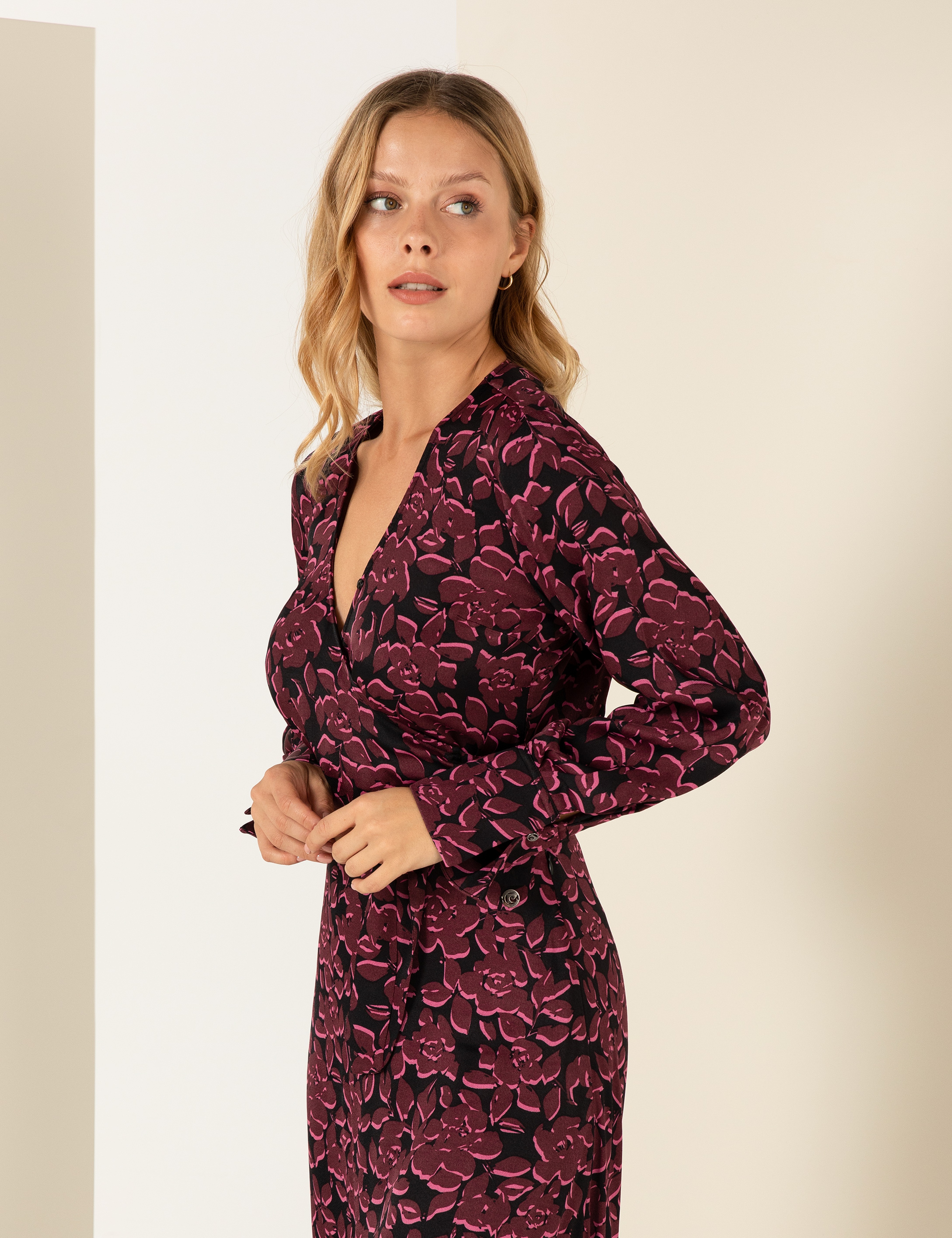 Siyah Desenli Crop Top Bluz - Image 3