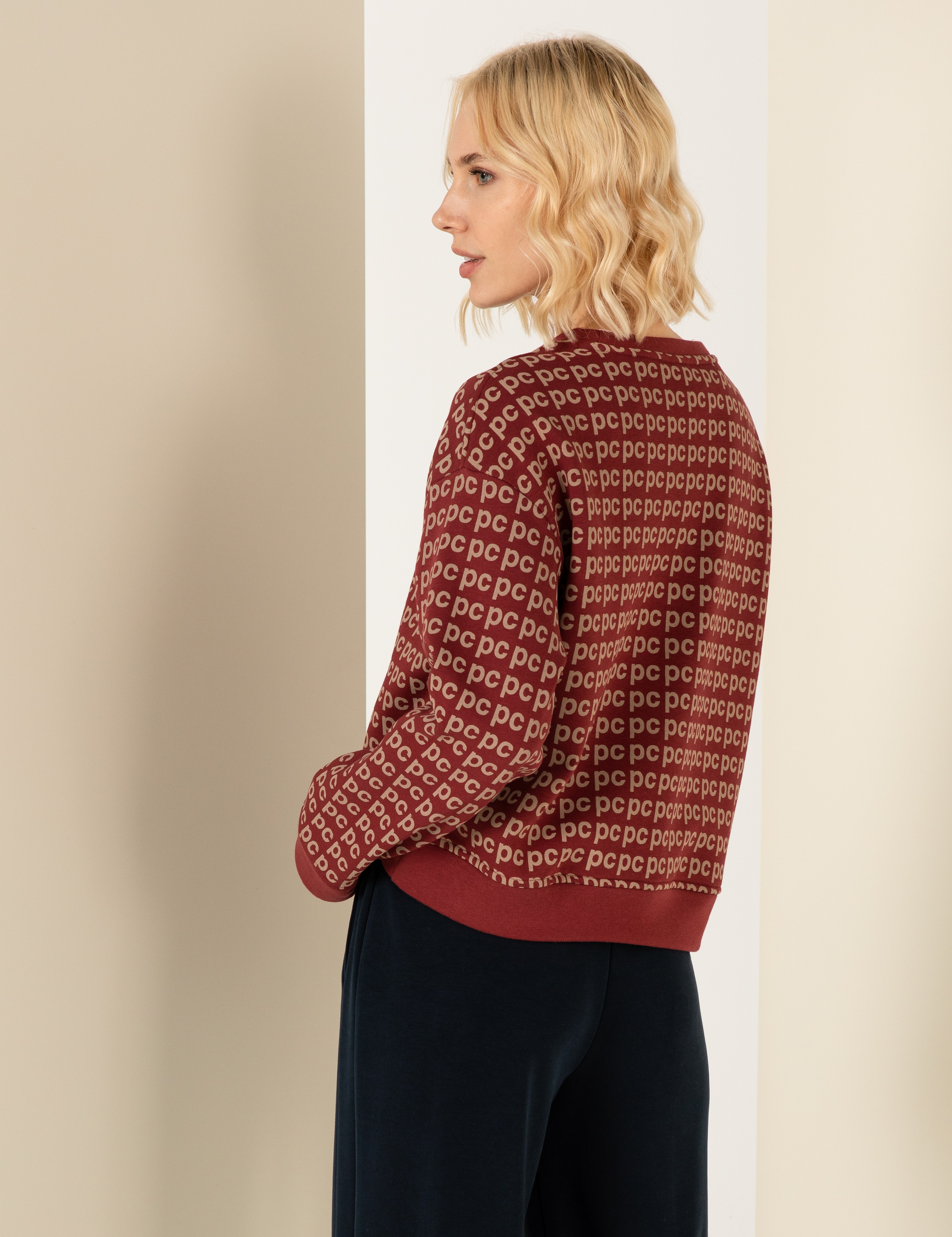 Bordo Crop Top Sweatshirt - Image 5