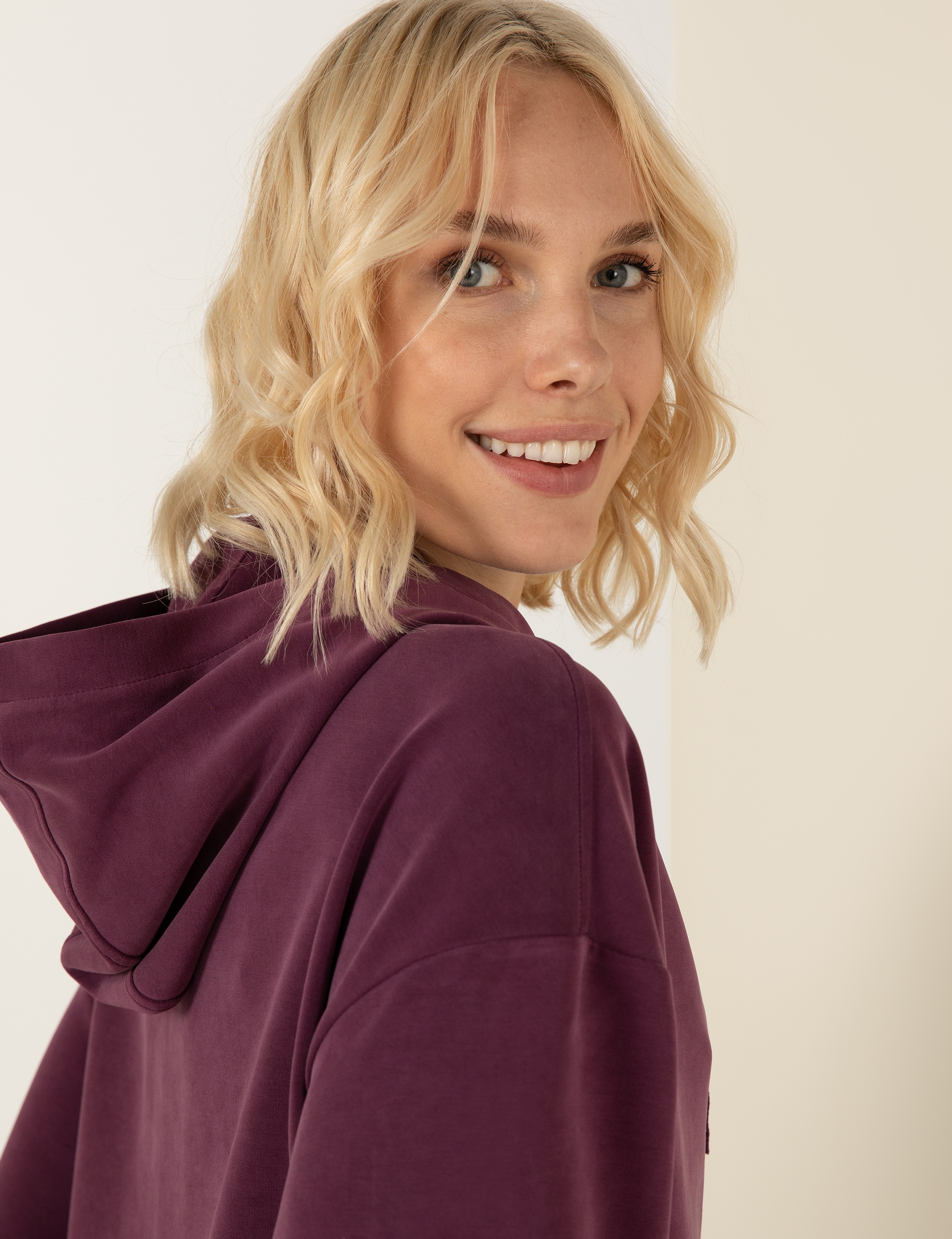 Mürdüm Oversize Kapüşonlu Sweatshirt - Image 2