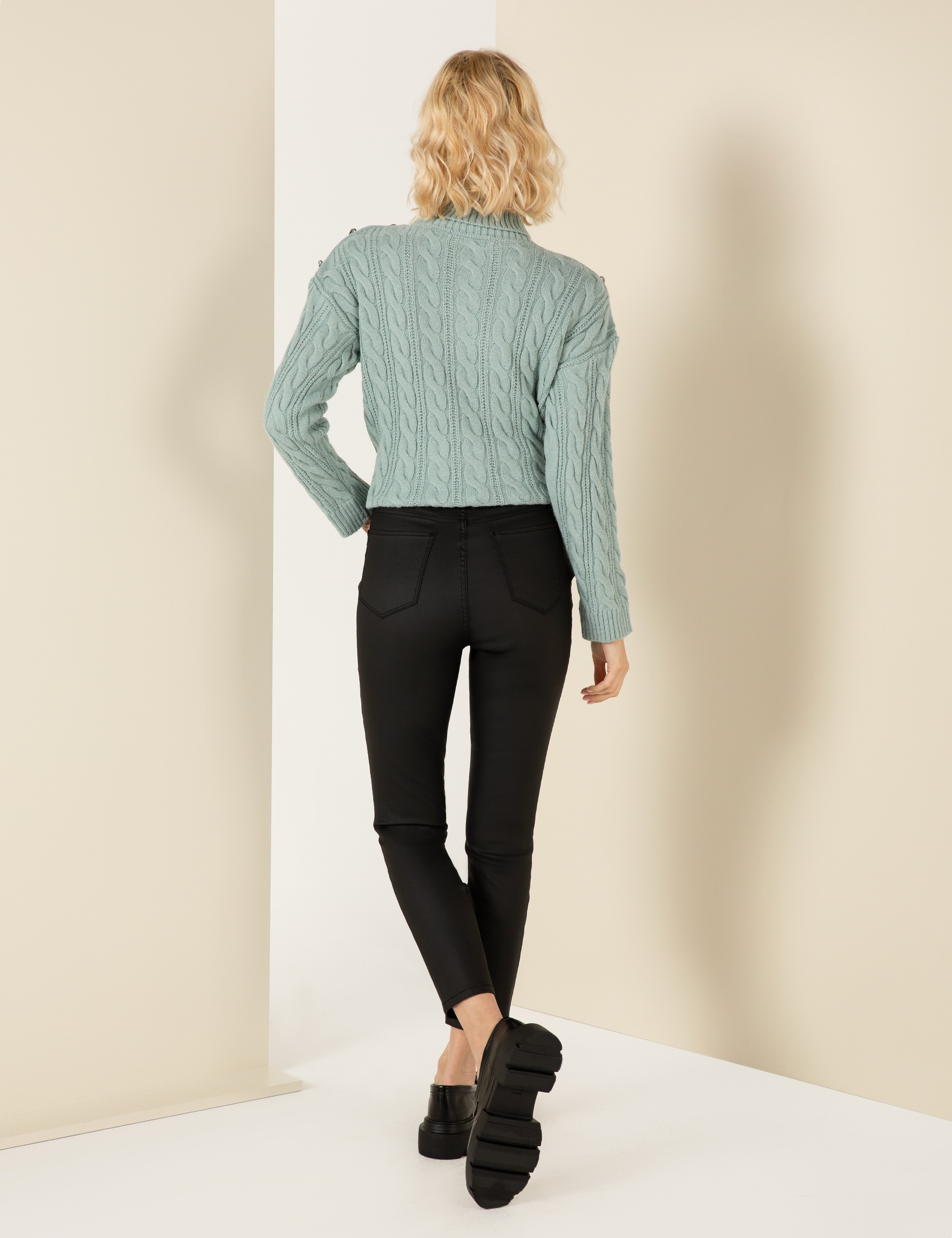 Siyah Cep Detaylı Slim Fit Spor Pantolon - Image 4