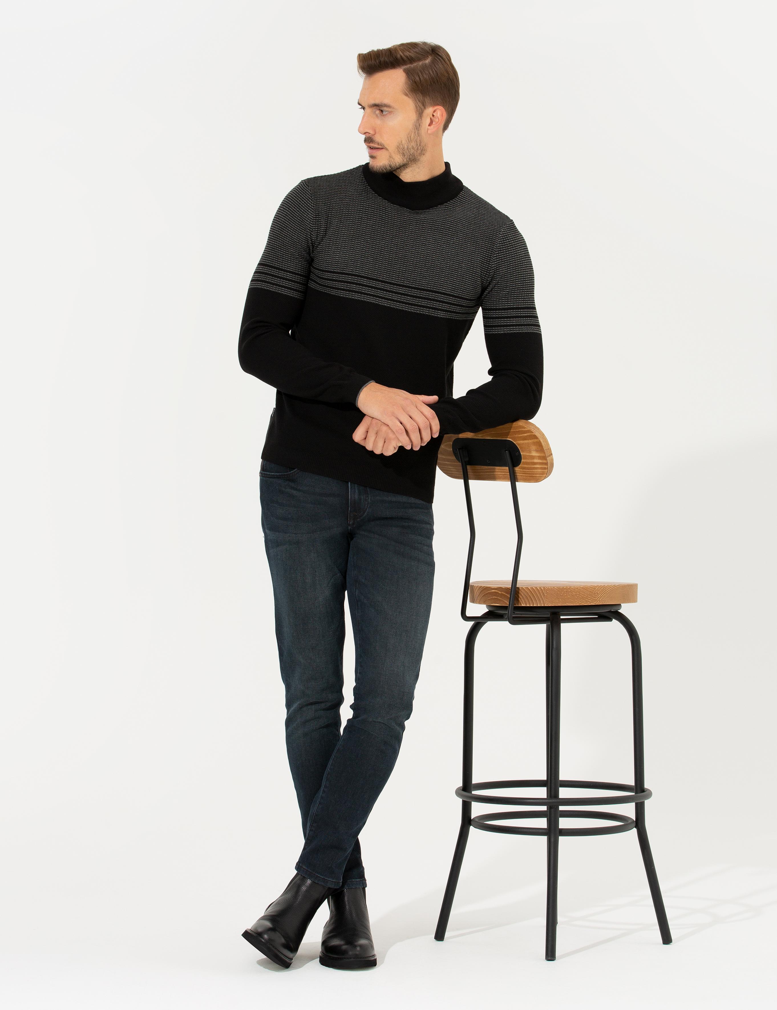 Siyah Slim Fit Yarım Balıkçı Yaka Triko Kazak