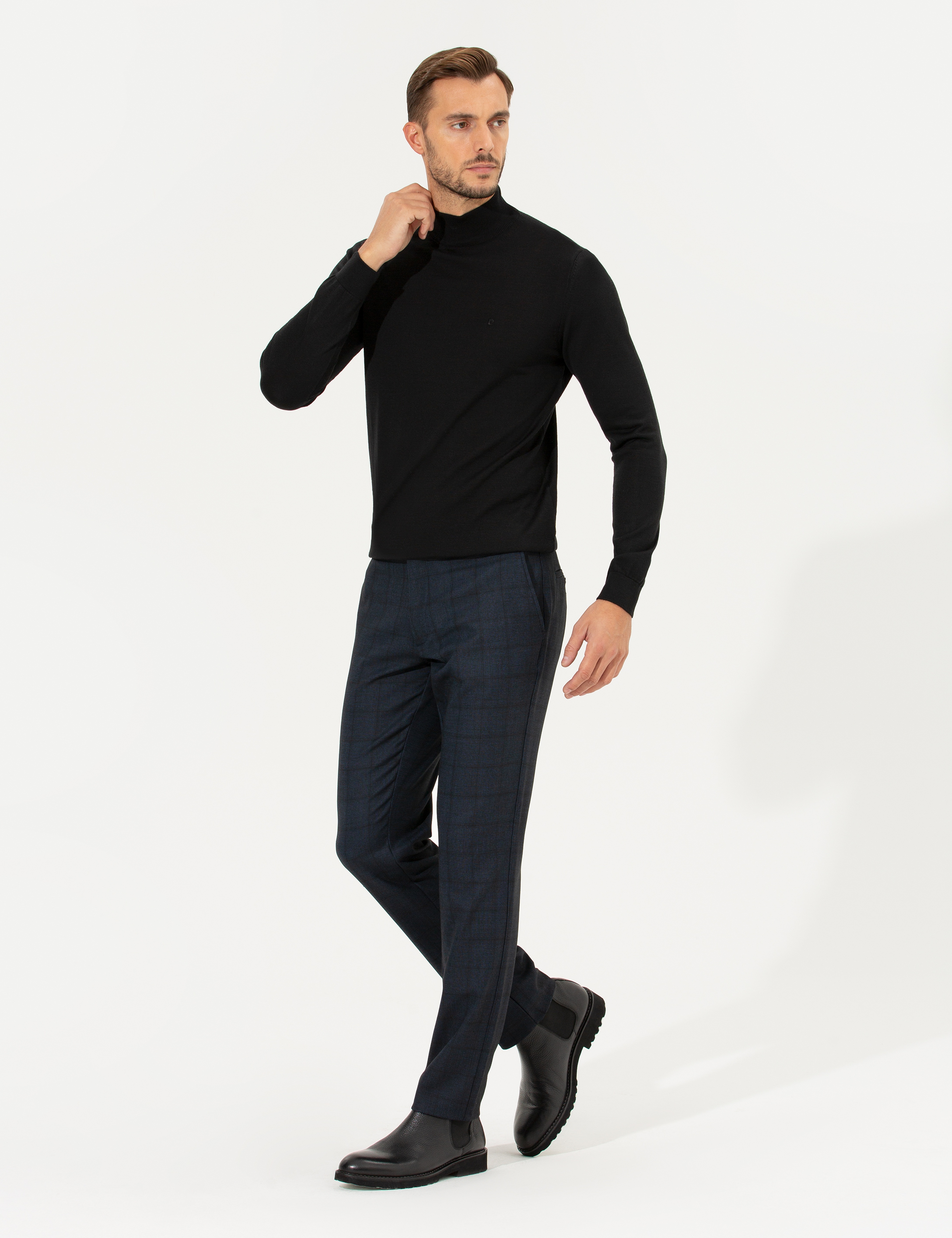 Siyah Regular Fit Yarım Balıkçı Yaka Basic Triko Kazak