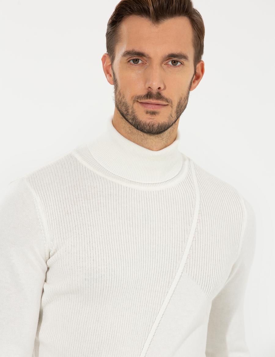 Ekru Slim Fit Balıkçı Yaka Triko Kazak