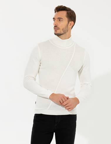 Ekru Slim Fit Balıkçı Yaka Triko Kazak