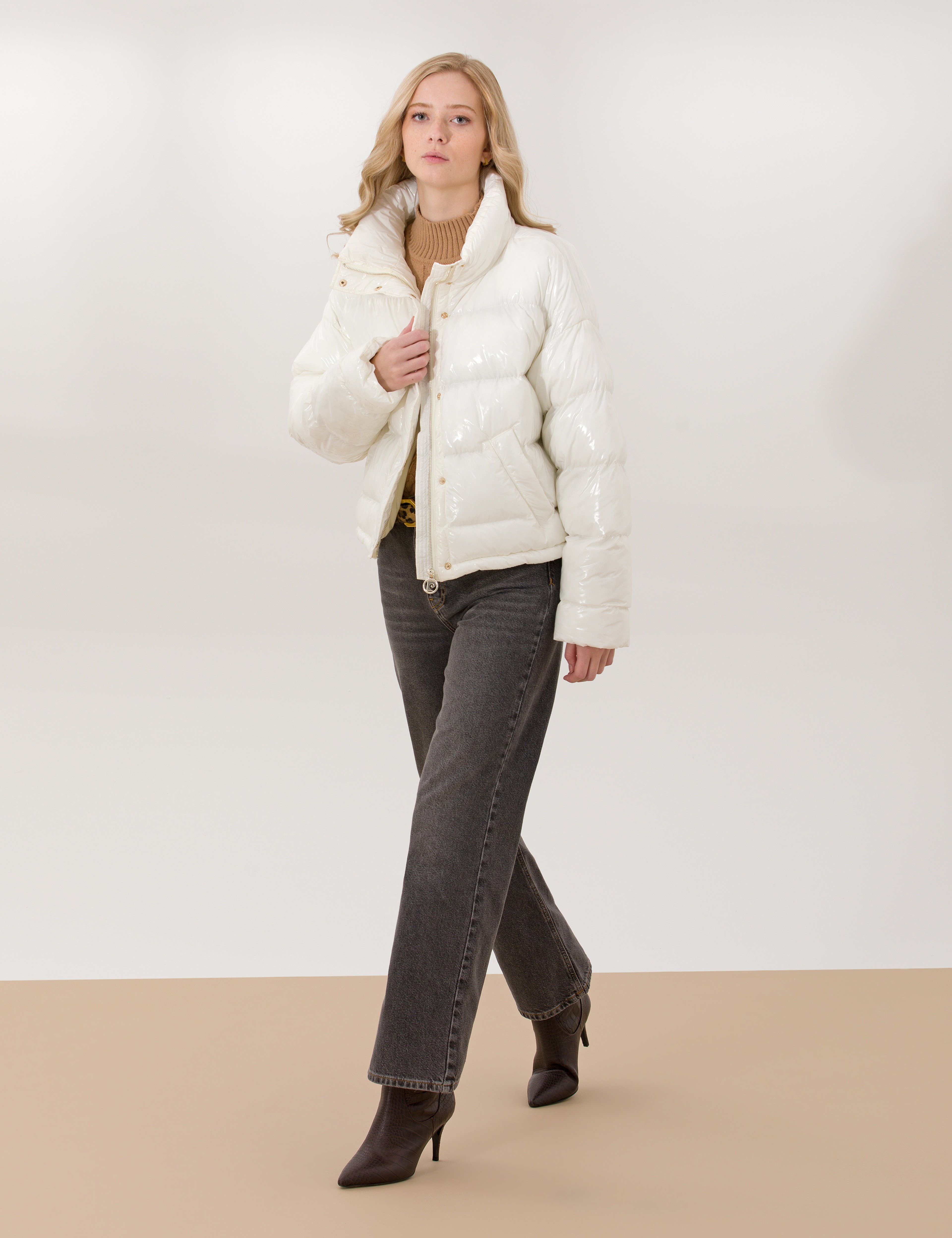 Beyaz Crop Top Mont