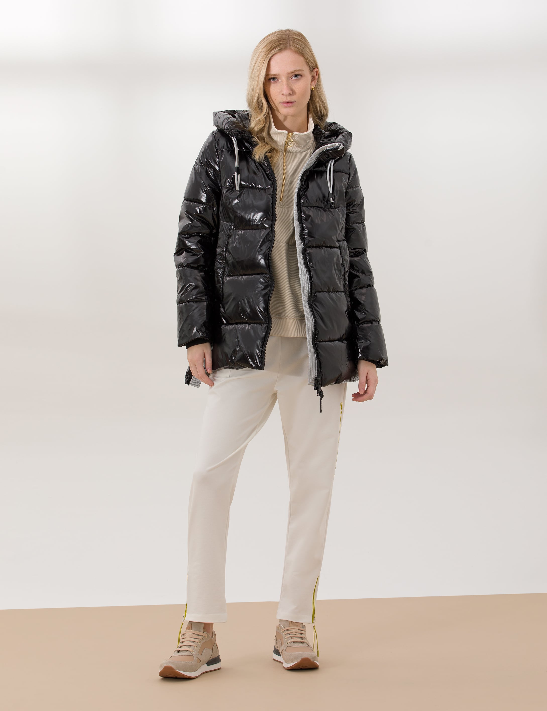 Siyah Kapüşonlu Mont - Image 4