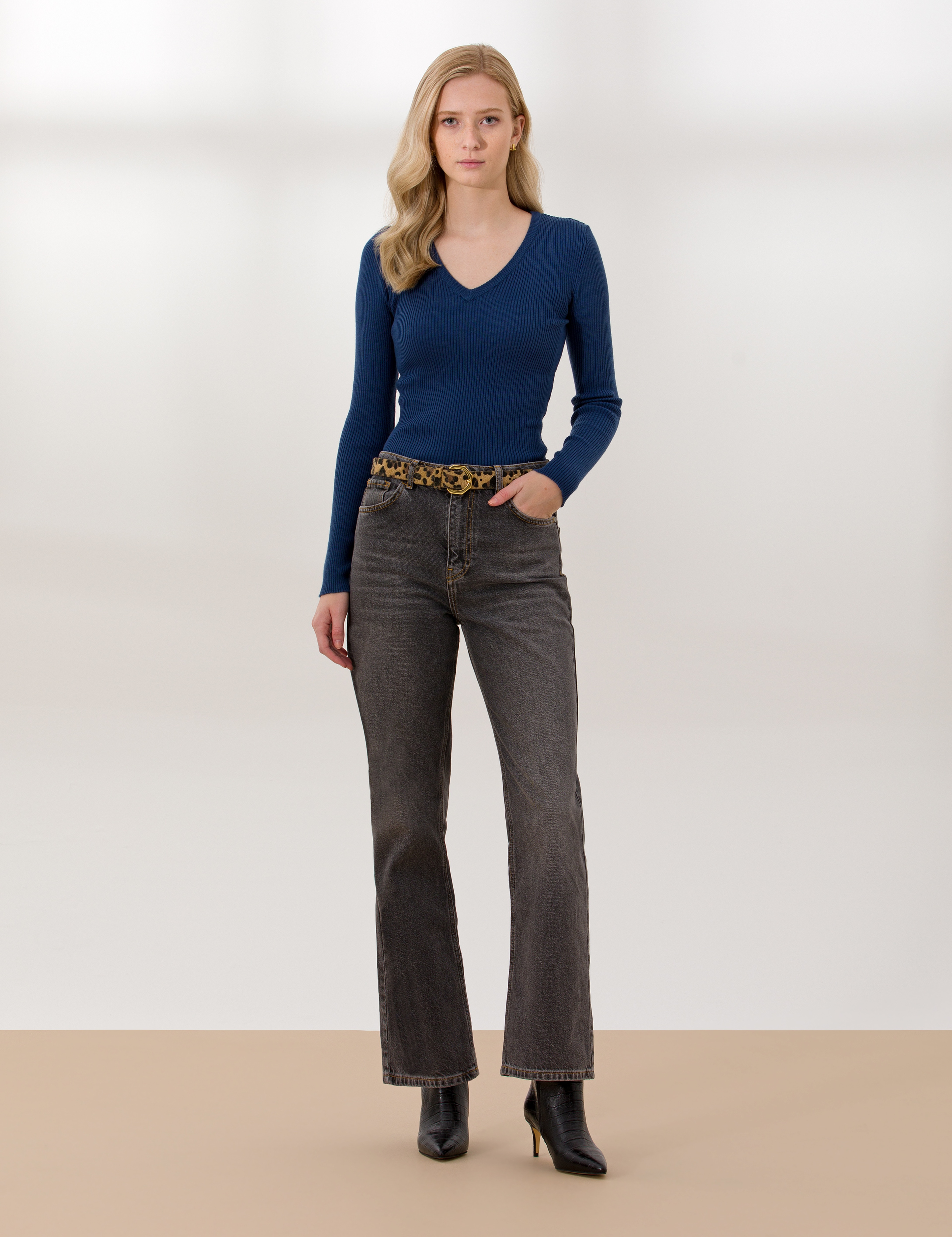 İndigo Slim Fit V Yaka Basic Kazak - Image 4