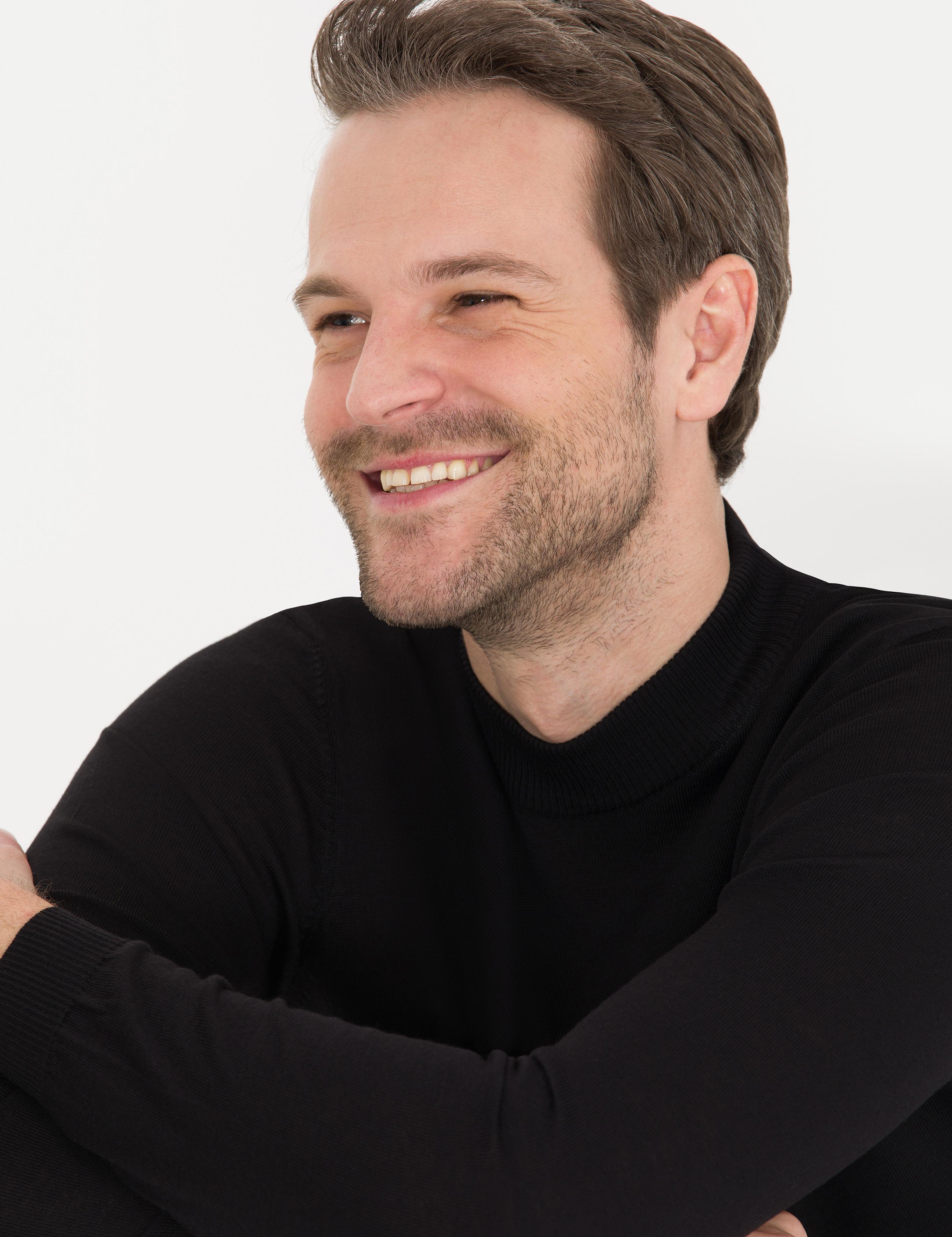 Siyah Slim Fit Çeyrek Yaka Yün Karışımlı Basic Triko Kazak