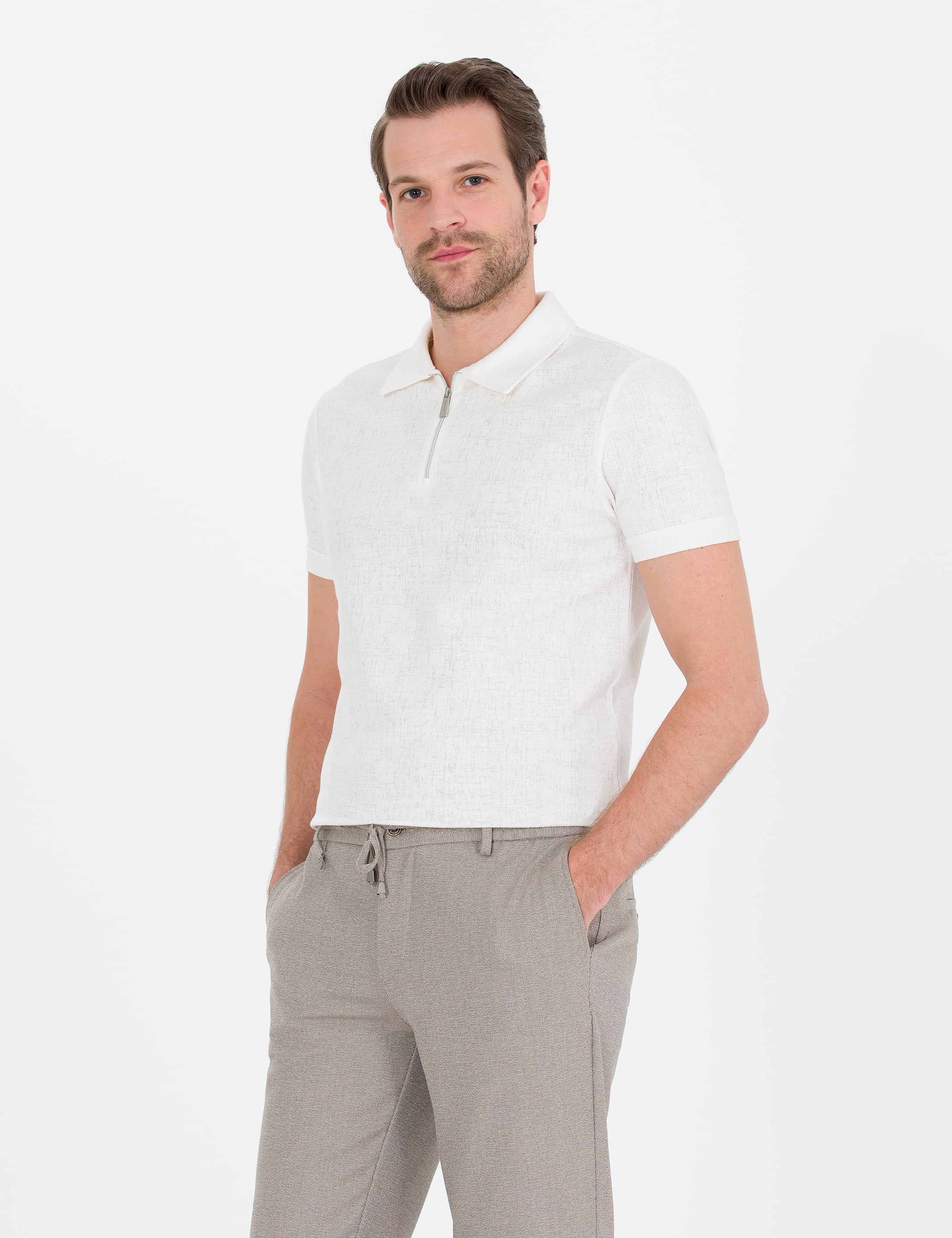Ekru Slim Fit Fermuarlı Polo Yaka Tişört - Image 3