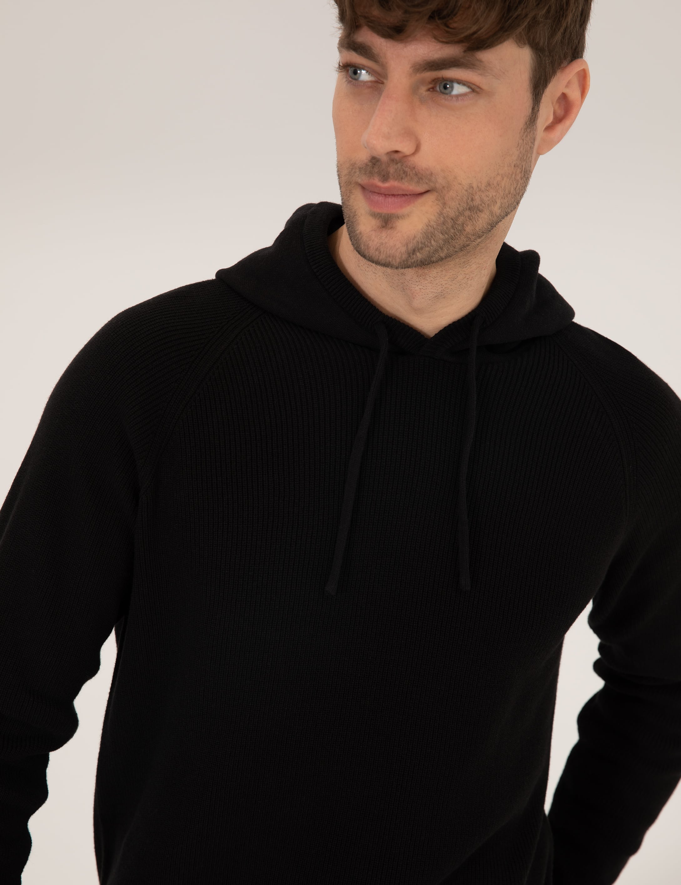 Siyah Regular Fit Kapüşonlu Triko Kazak - Image 3