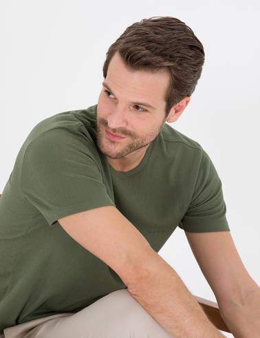 Haki Slim Fit Dokulu Bisiklet Yaka Tişört